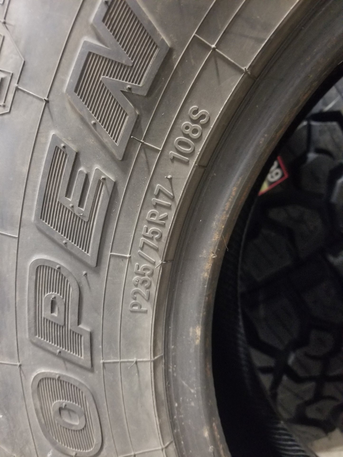 SINGLE 235/75R17 Toyo Open Country A/T 108 S SL - Used Tires