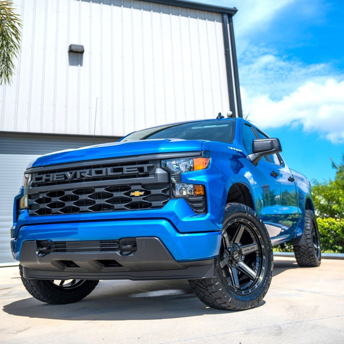 SET OF 4 WHEEL & TIRE PACKAGE | 4Play 4P63 22x12 -44 6x135/6x139.7 Gloss Black | 33x12.50R22 SureTrac Wide Climber R/T I