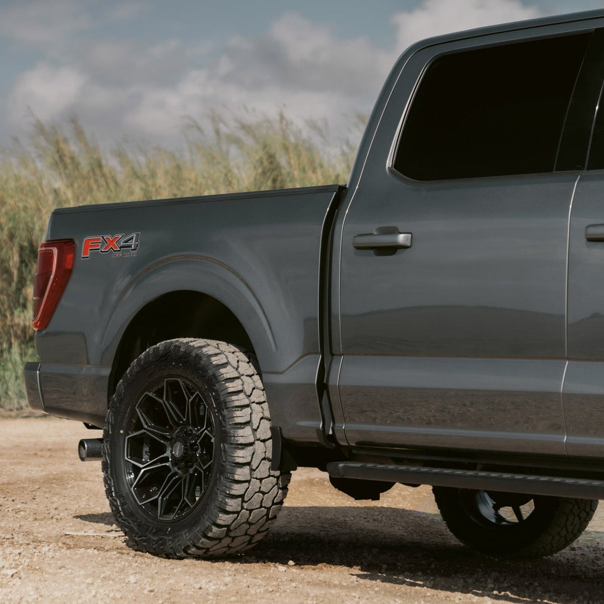 SET OF 4 WHEEL & TIRE PACKAGE | 4Play 4P83 20x10 -18 6x135/6x139.7 Gloss Black | 33x12.50R20 SureTrac Wide Climber R/T I