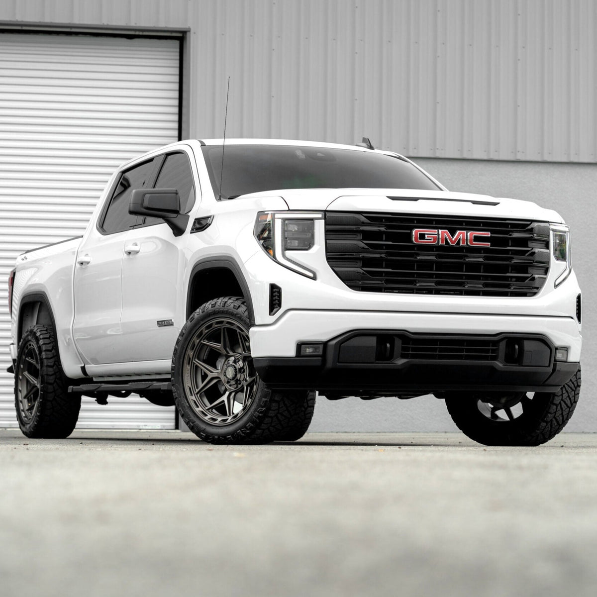 SET OF 4 WHEEL & TIRE PACKAGE | 4Play 4P55 20x10 -18 6x135/6x139.7 Gloss Black Brushed | 33x12.50R20 SureTrac Wide Climber R/T I