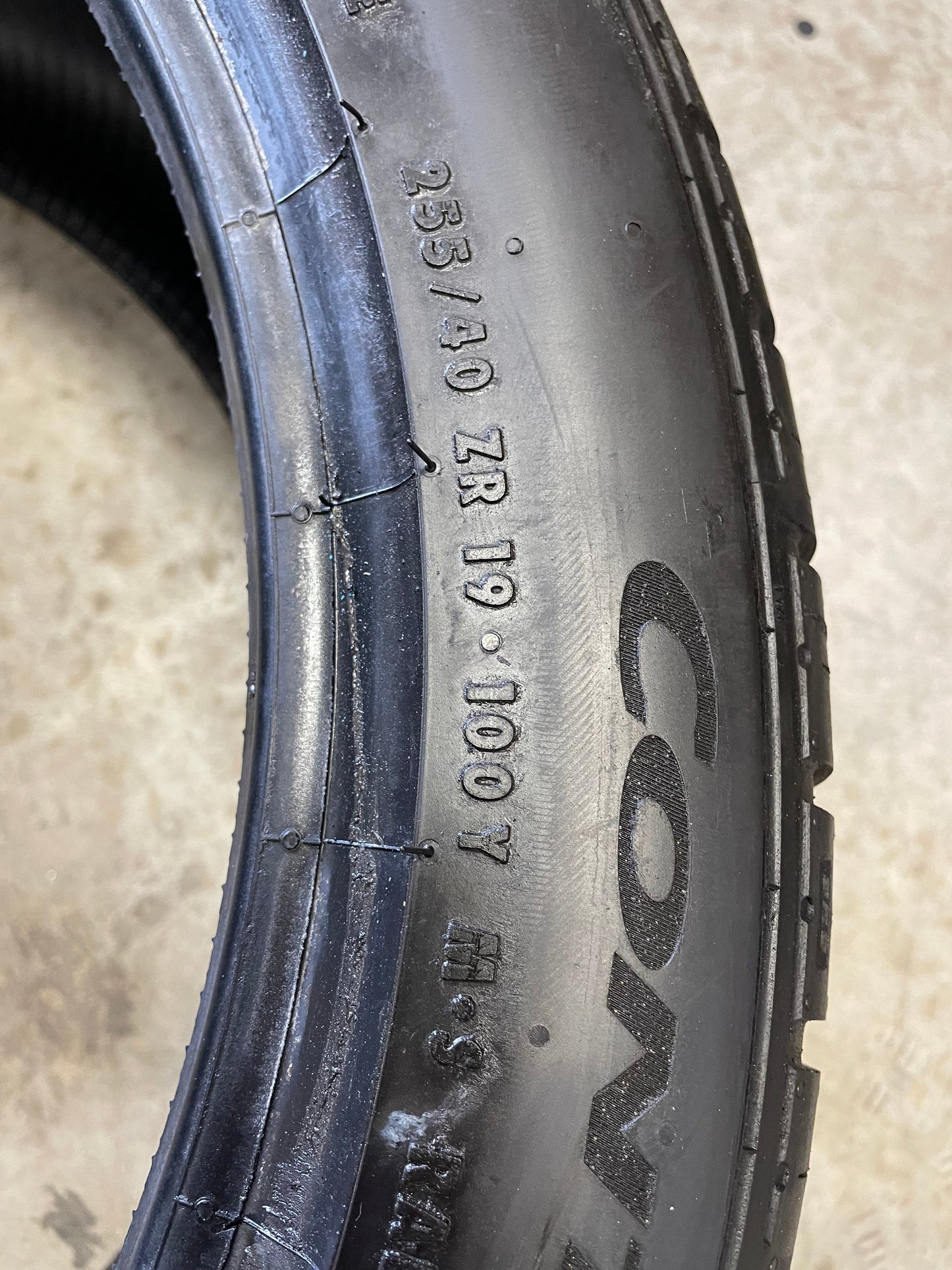 SINGLE 255/40R19 Continental Control Contanct 100 Y XL - Premium Used Tires