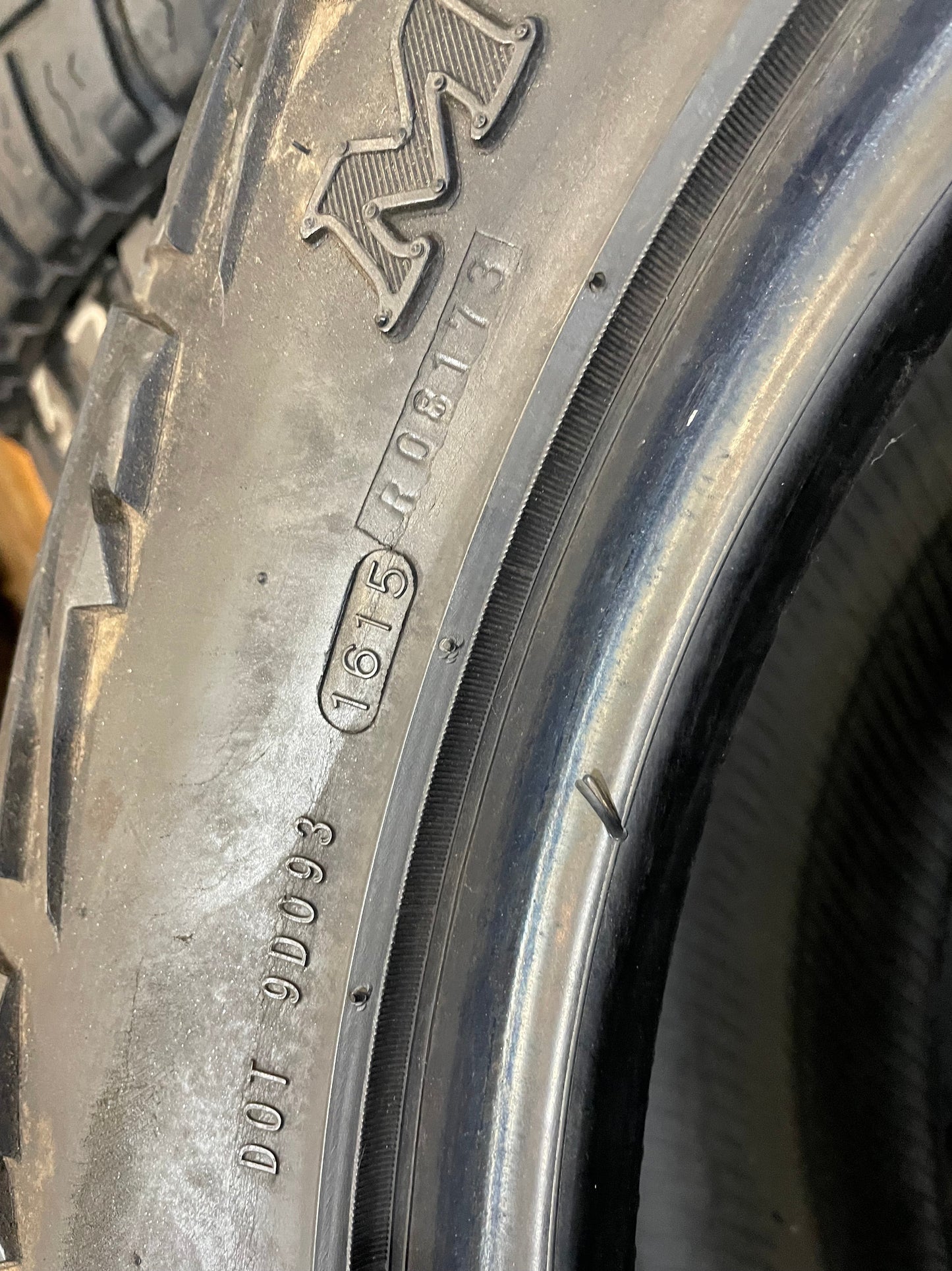 SINGLE 295/60R20 Kanati Mud Hog M/T 126/123Q E - Used Tires