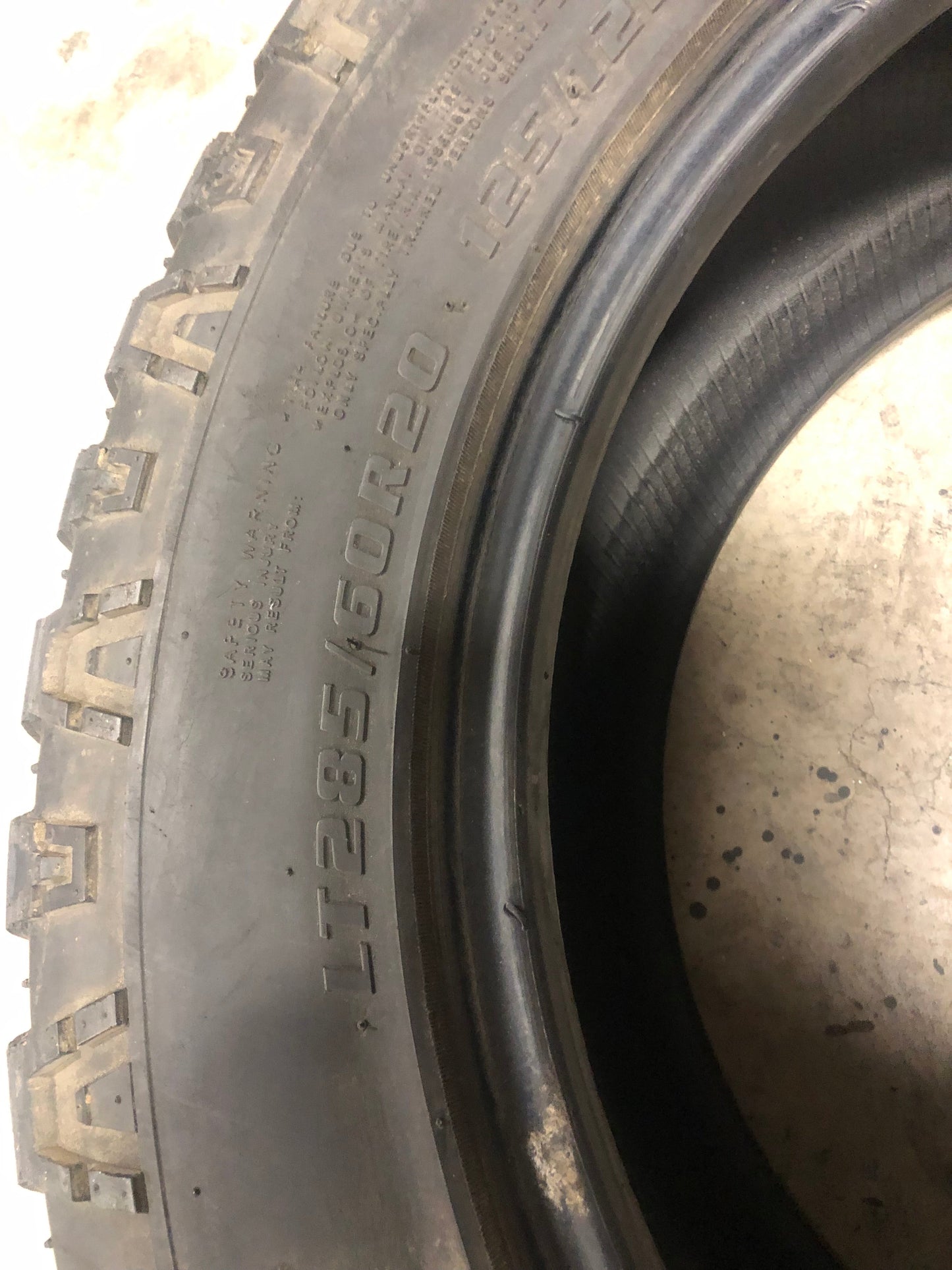 SET OF 2 285/60R20LT KANATI TRAIL HOG A/T 125/122Q E - Used Tires