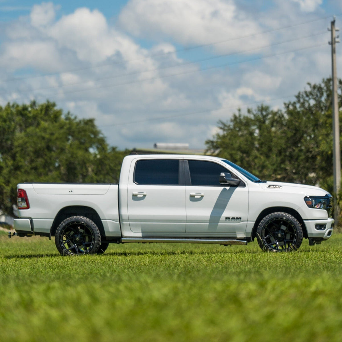 SET OF 4 WHEEL & TIRE PACKAGE | 4Play 4P55 20x10 -18 6x135/6x139.7 Gloss Black Brushed | 35x12.50R20 SureTrac Wide Climber R/T I