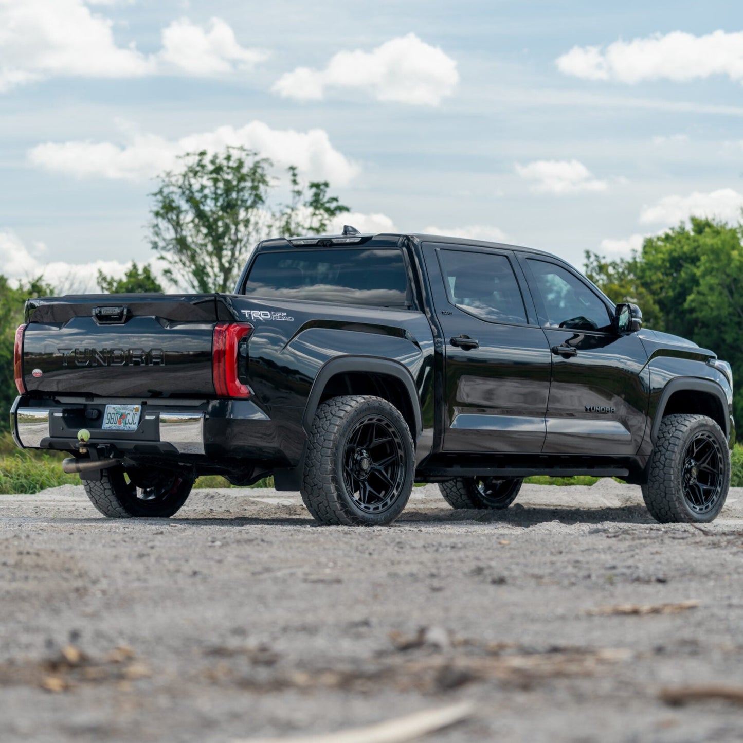 SET OF 4 WHEEL & TIRE PACKAGE | 4Play 4P55 20x10 -18 6x135/6x139.7 Gloss Black Brushed | 33x12.50R20 SureTrac Wide Climber R/T I