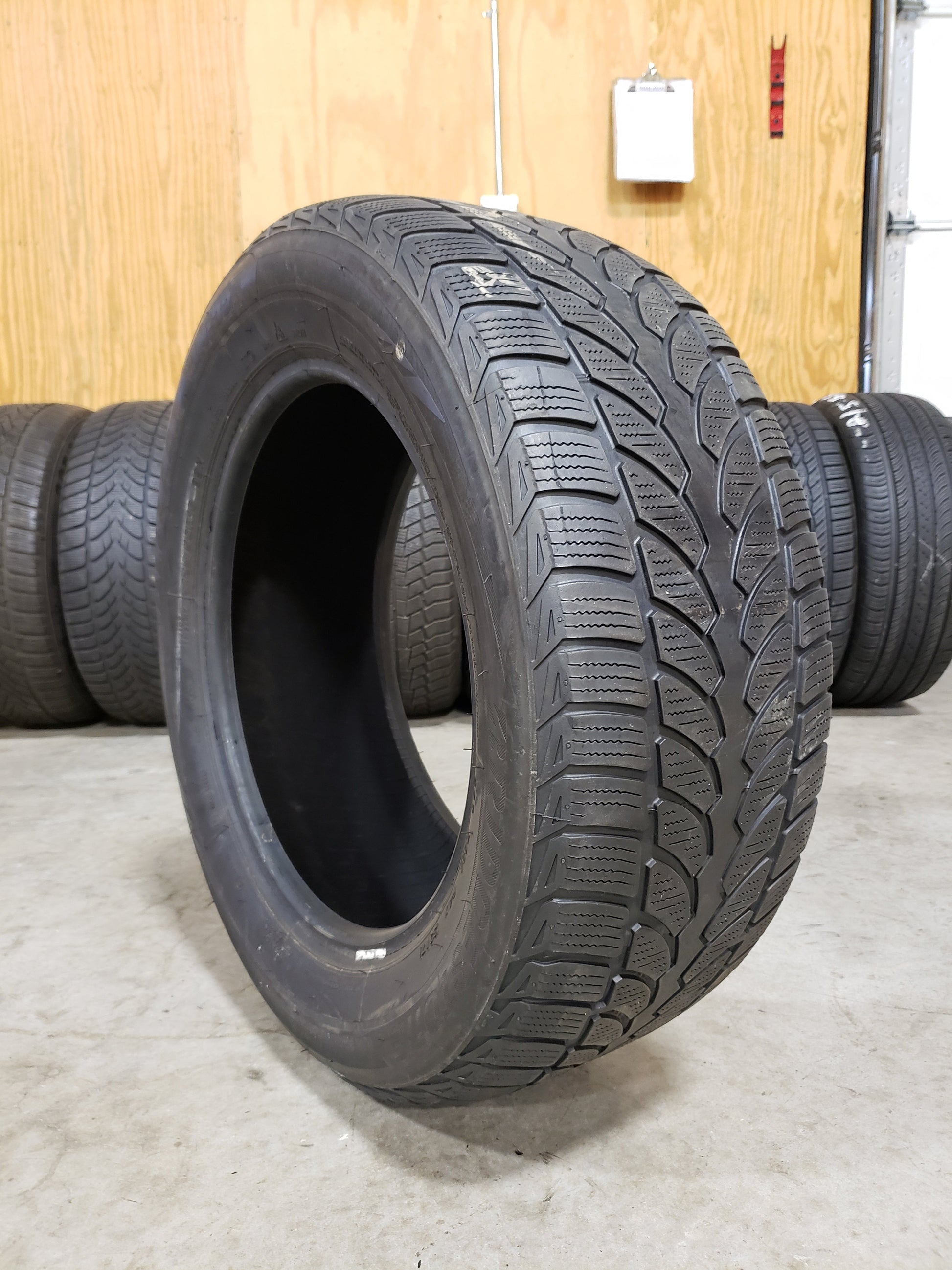 SINGLE 225/55R16 Bridgestone Blizzak LM-32 99H XL Extra Load - Used Tires