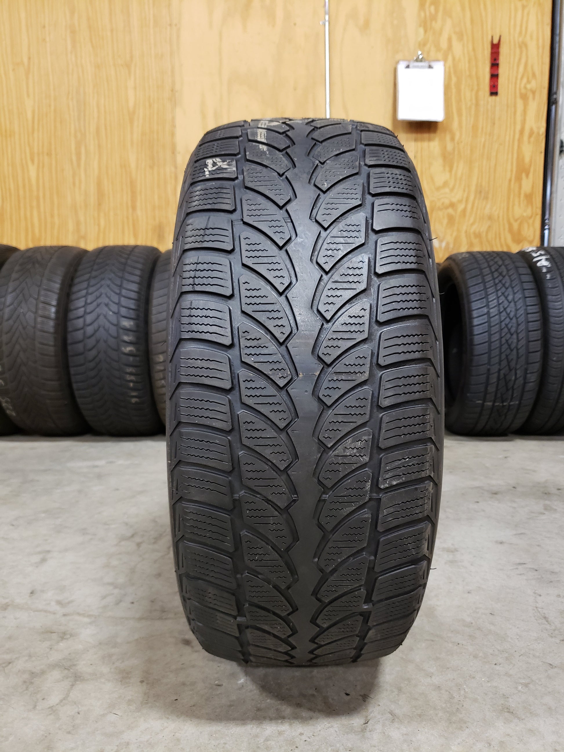 SINGLE 225/55R16 Bridgestone Blizzak LM-32 99H XL Extra Load - Used Tires
