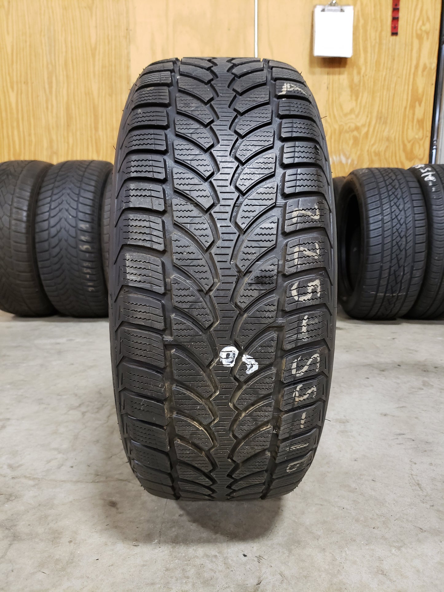 SINGLE 225/55R16 Bridgestone Blizzak LM-32 RFT 95H XL Extra Load - Used Tires