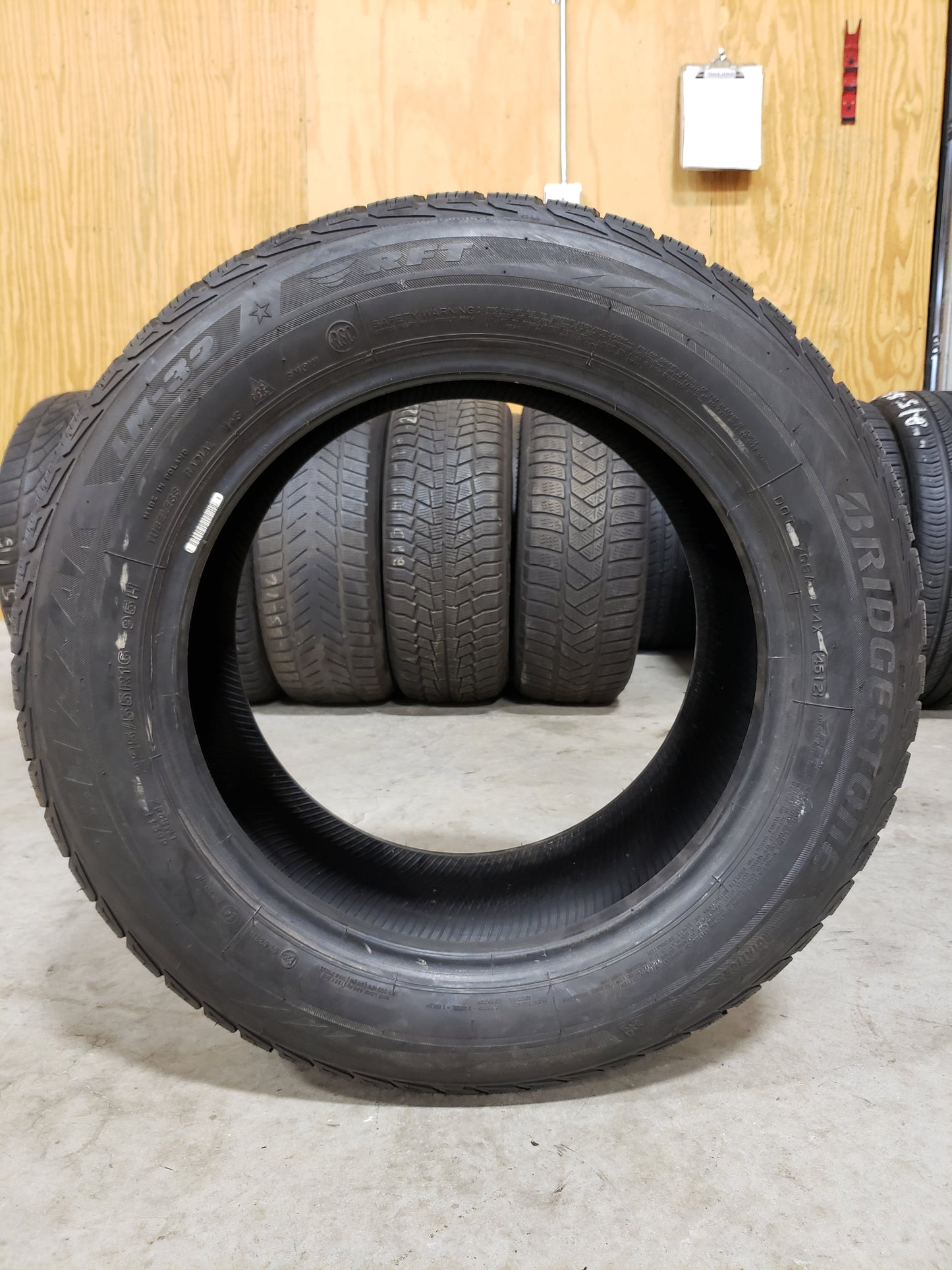 SINGLE 225/55R16 Bridgestone Blizzak LM-32 RFT 95H XL Extra Load - Used Tires