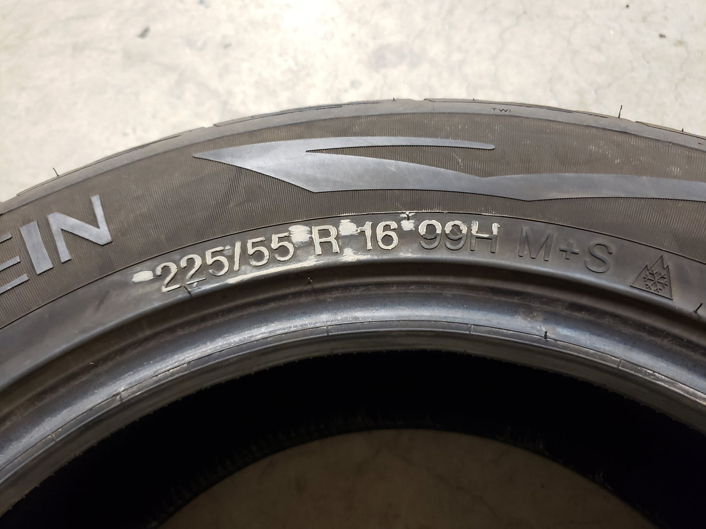 SINGLE 225/55R16 Vredestein Winter Xtreme Z 99H XL Extra Load - Used Tires