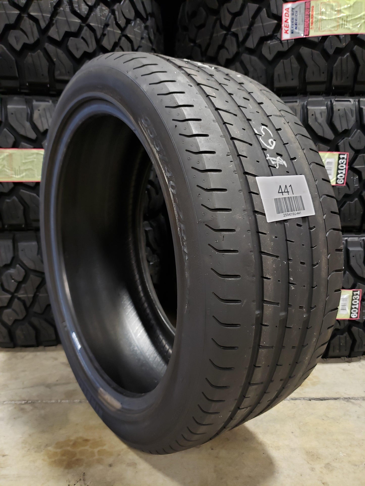 SET OF 2 255/40R19 Pirelli (1) P Zero (1) P Zero RFT 96 Y XL - Used Tires