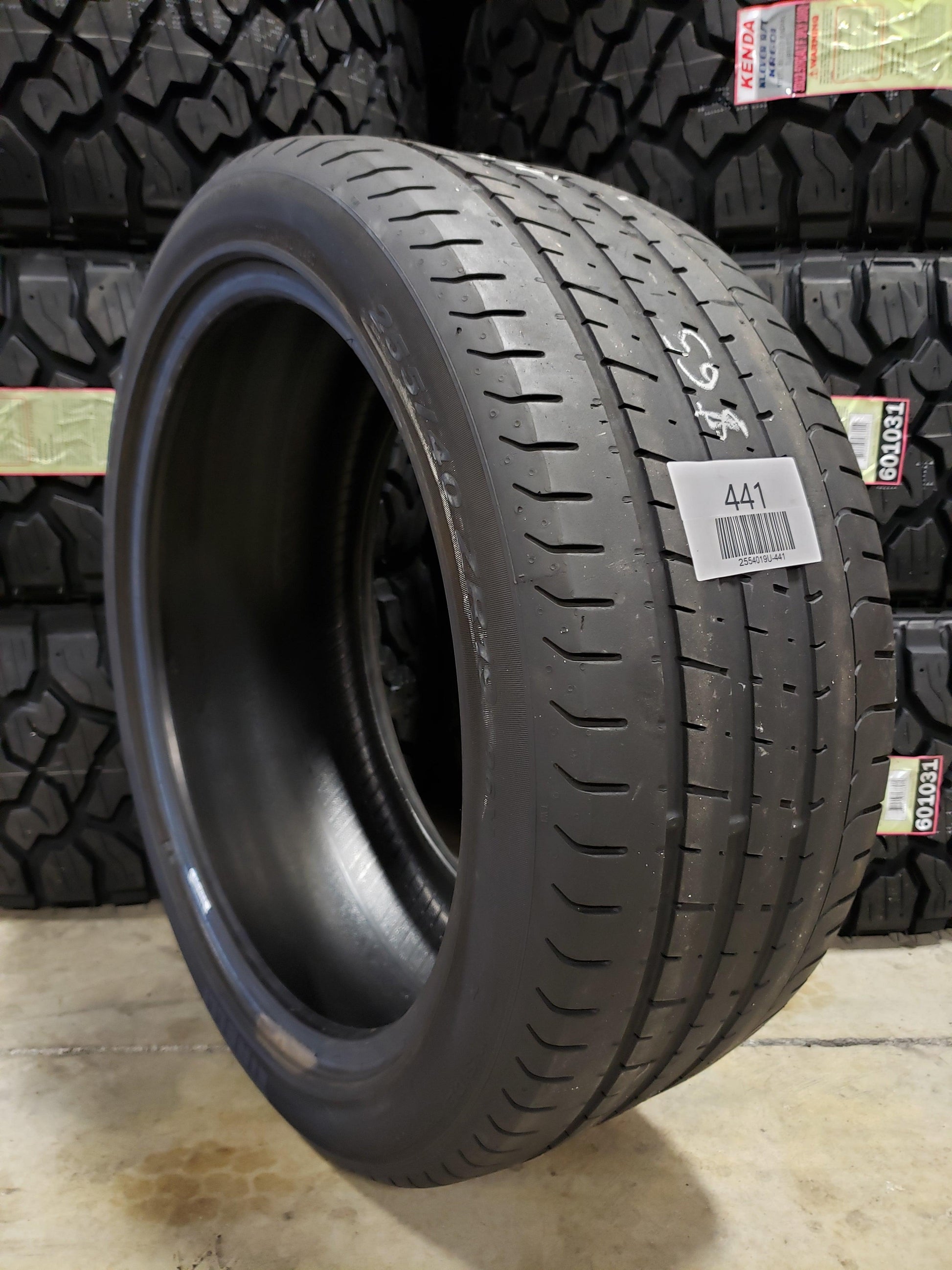 SET OF 2 255/40R19 Pirelli (1) P Zero (1) P Zero RFT 96 Y XL - Used Tires