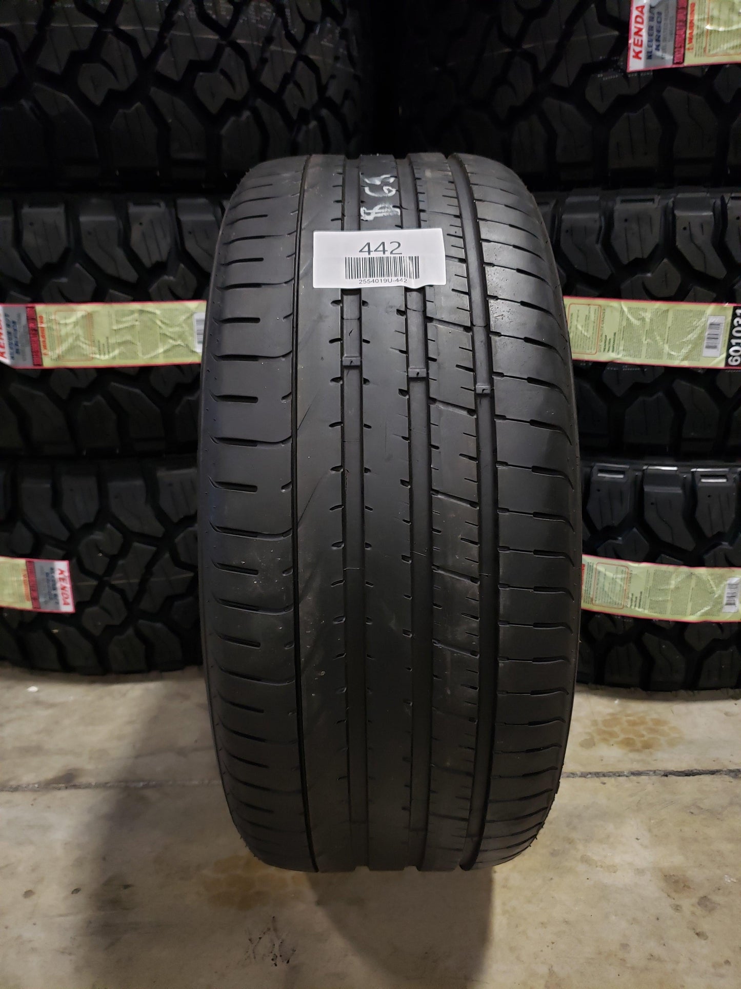 SET OF 2 255/40R19 Pirelli (1) P Zero (1) P Zero RFT 96 Y XL - Used Tires