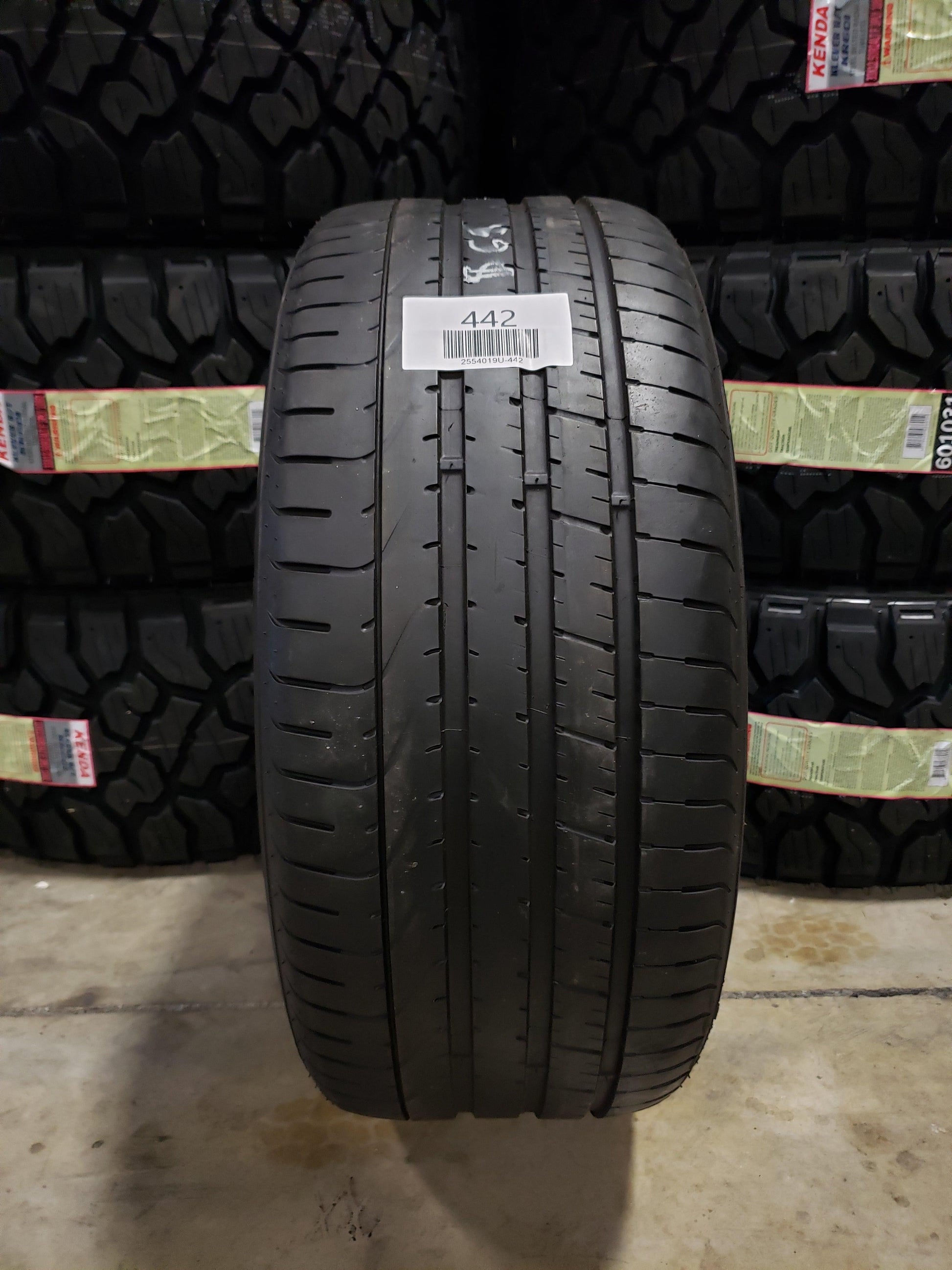 SET OF 2 255/40R19 Pirelli (1) P Zero (1) P Zero RFT 96 Y XL - Used Tires