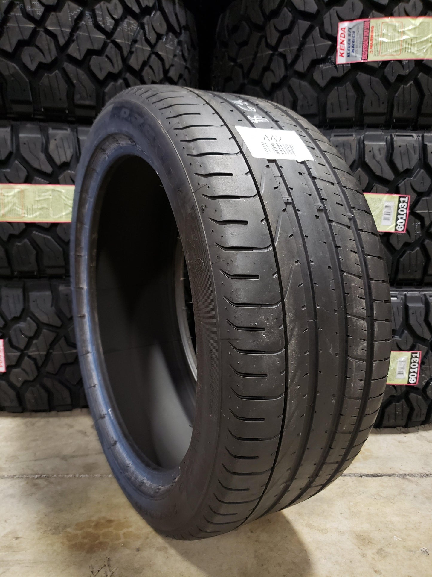 SET OF 2 255/40R19 Pirelli (1) P Zero (1) P Zero RFT 96 Y XL - Used Tires