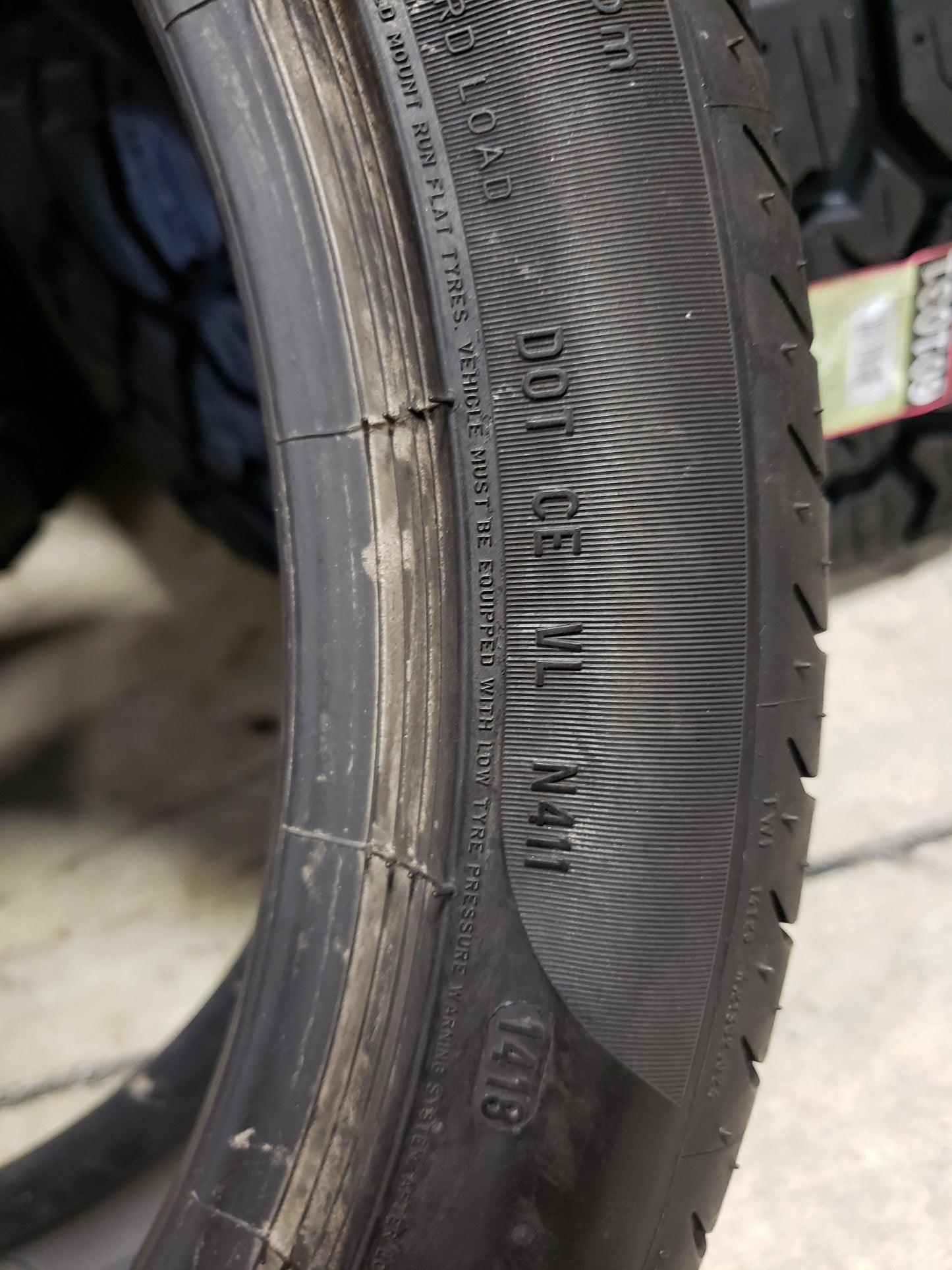 SET OF 2 255/40R19 Pirelli (1) P Zero (1) P Zero RFT 96 Y XL - Used Tires