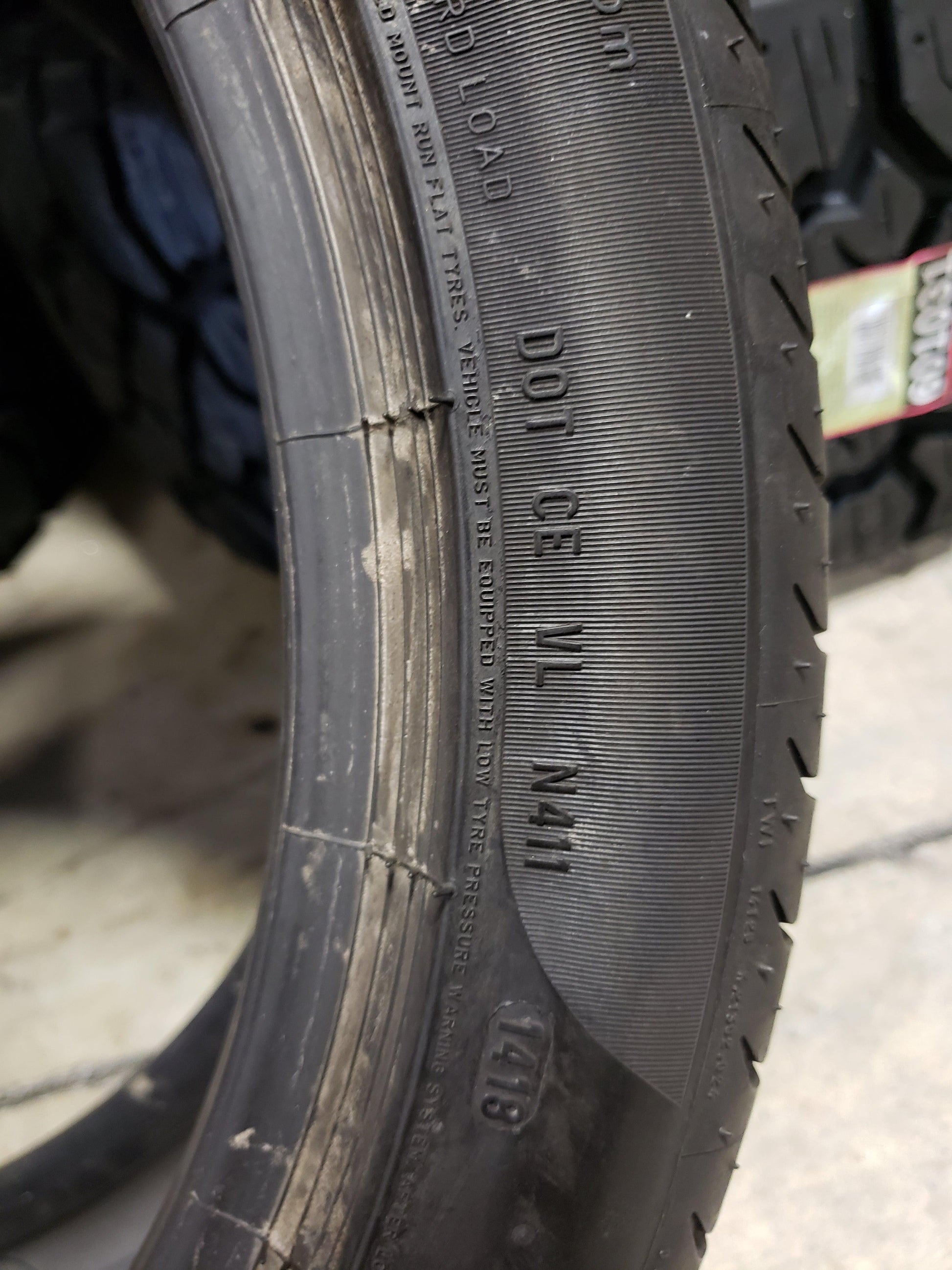 SET OF 2 255/40R19 Pirelli (1) P Zero (1) P Zero RFT 96 Y XL - Used Tires