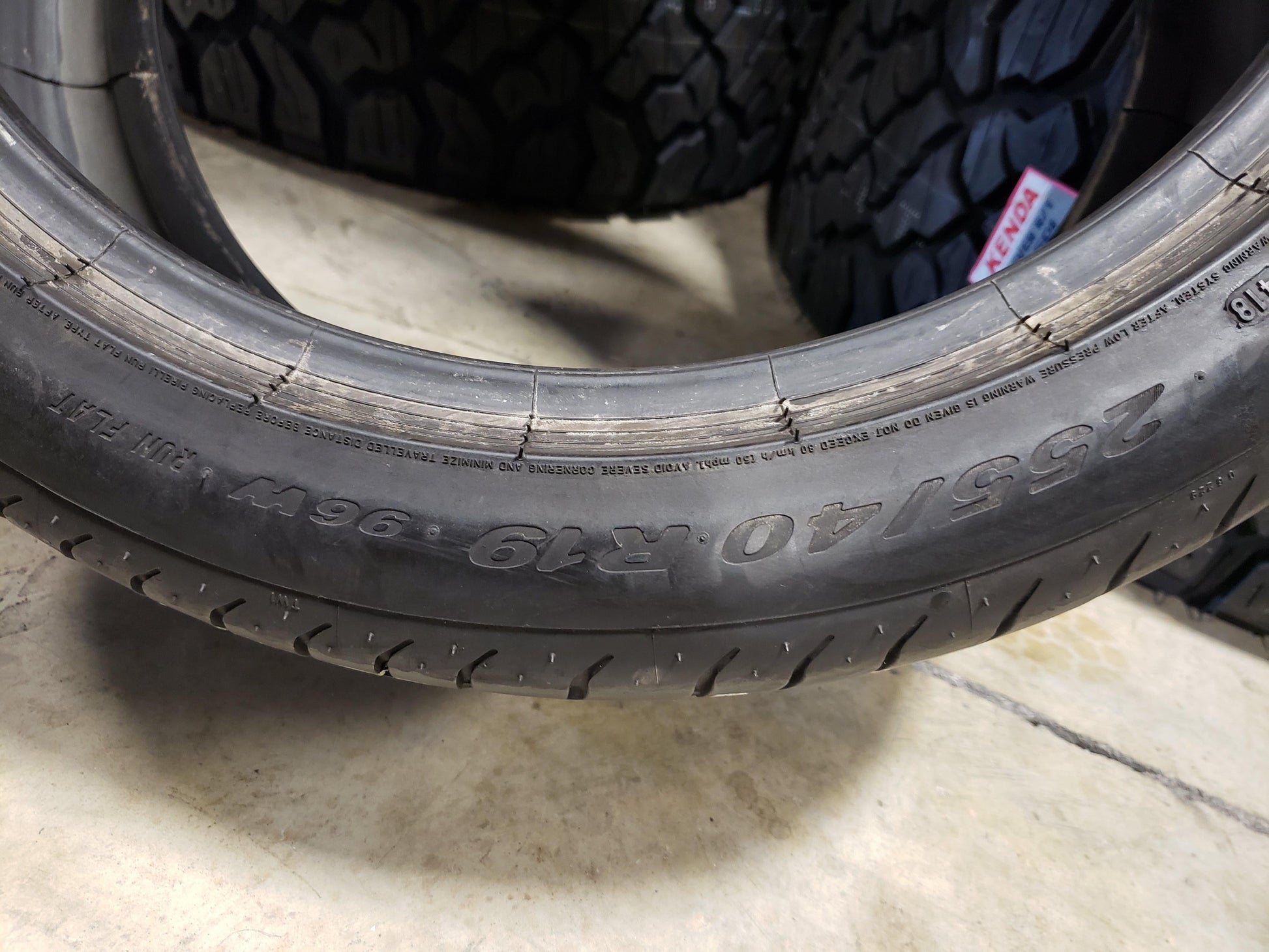 SET OF 2 255/40R19 Pirelli (1) P Zero (1) P Zero RFT 96 Y XL - Used Tires