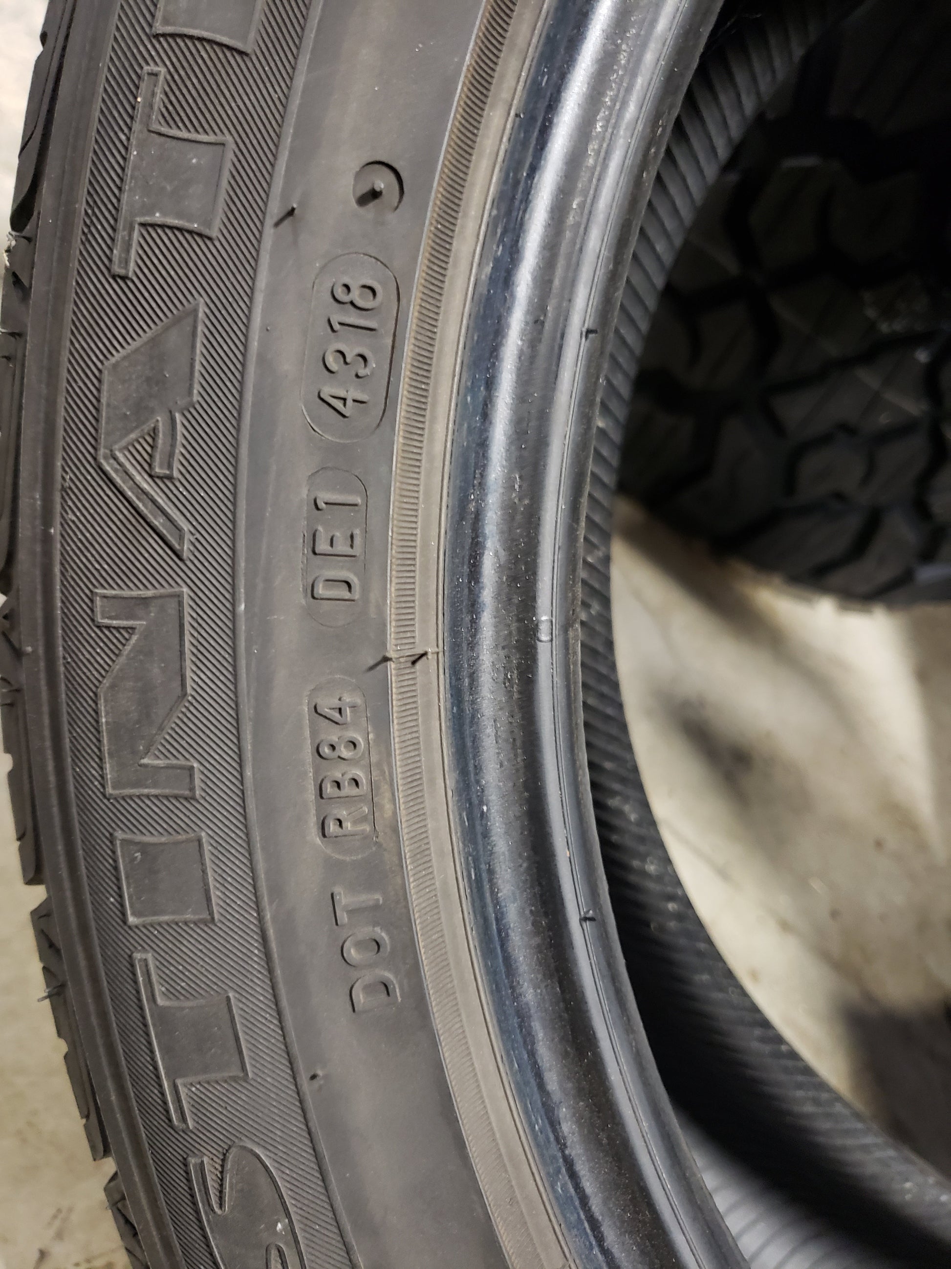 SINGLE 235/50R19 Firestone Destination LE2 99 H XL - Used Tires