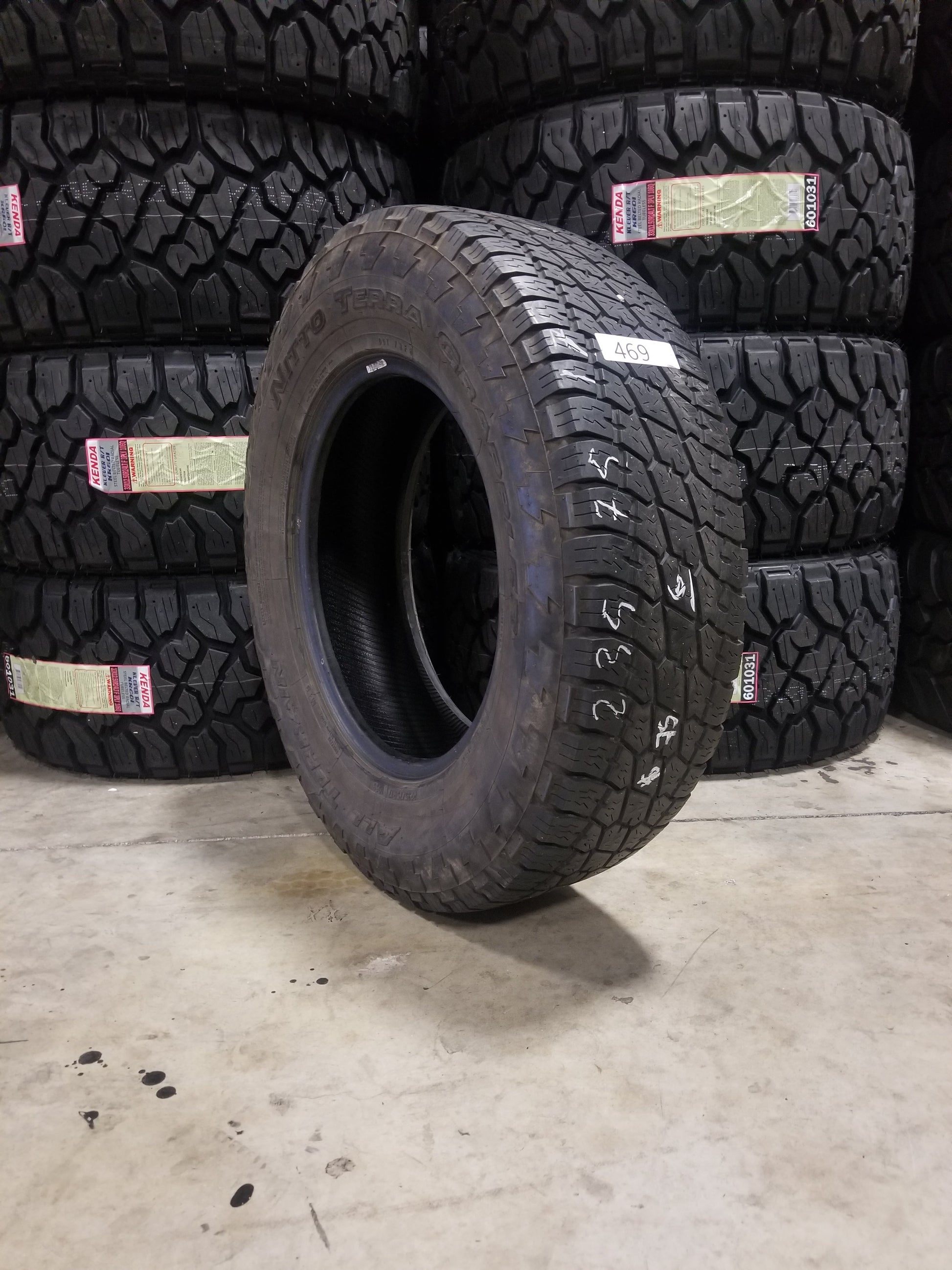 SINGLE 235/75R17 Nitto Terra Grappler A/T 108 S SL - Used Tires