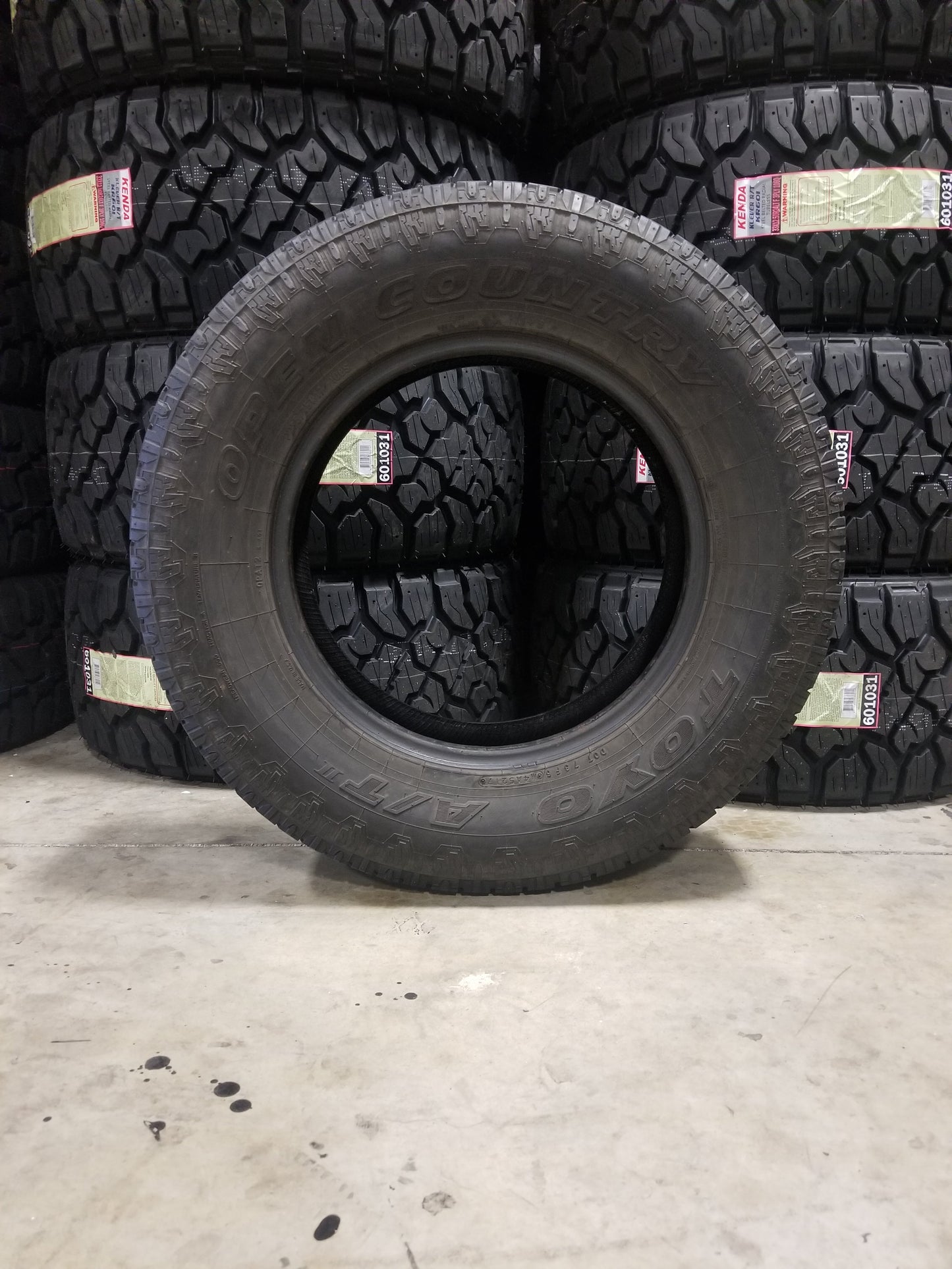 SINGLE 235/75R17 Toyo Open Country A/T 108 S SL - Used Tires