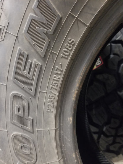 SINGLE 235/75R17 Toyo Open Country A/T 108 S SL - Used Tires