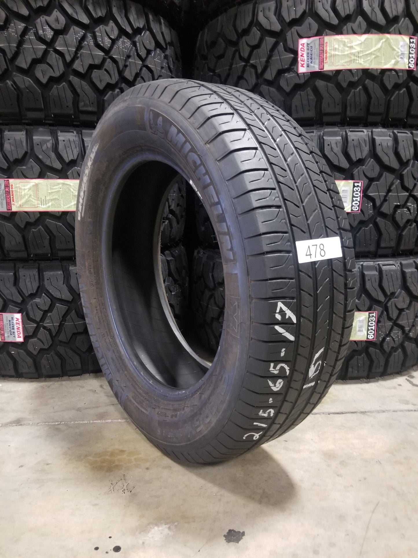 SINGLE 215/65R17 Michelin Energy Saver A/S 98 T 1653 LBS - Used Tires