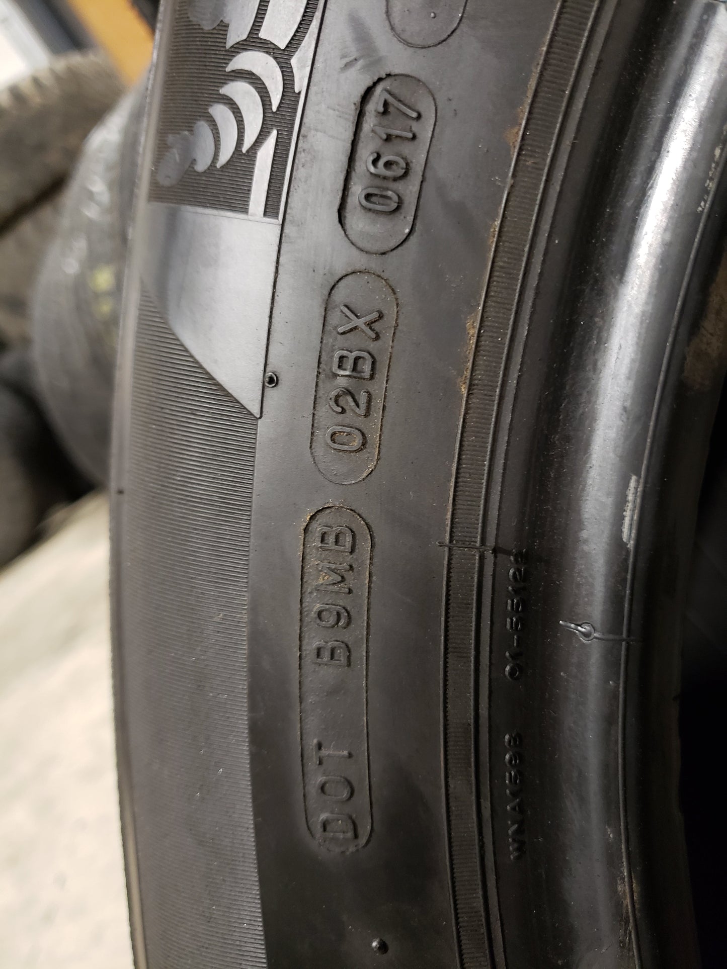 SET OF 4 235/65R18 Michelin LATITUDE TOUR 106 T - Used Tires