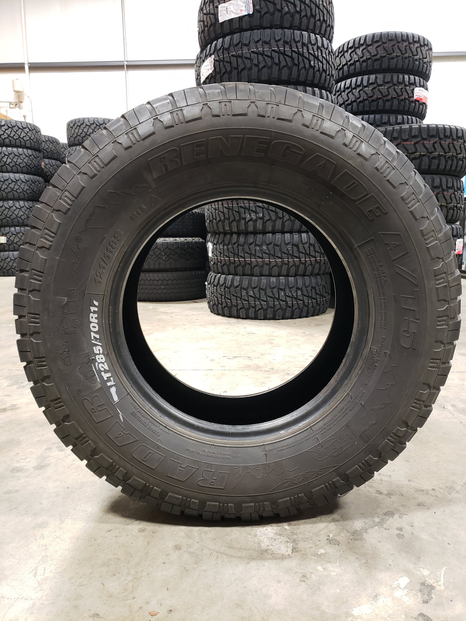 SINGLE 285/70R17 Radar Renegade A/T5 121/118 S E - Used Tires