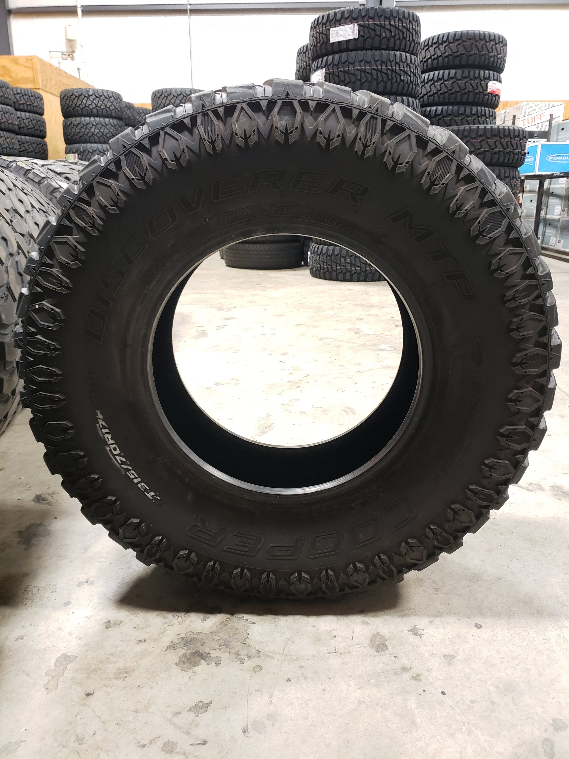 SINGLE 315/70R17 Cooper Discoverer MTP 121/118 Q D - Used Tires