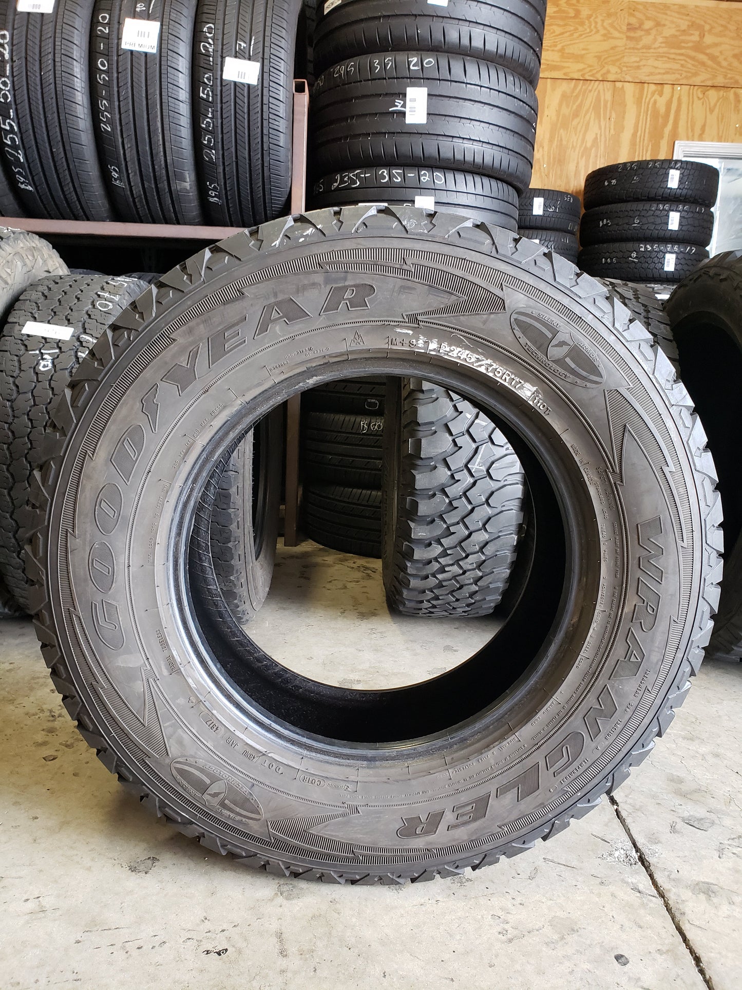 SINGLE 245/75R17 Goodyear Wrangler 110 T SL - Premium Used Tires