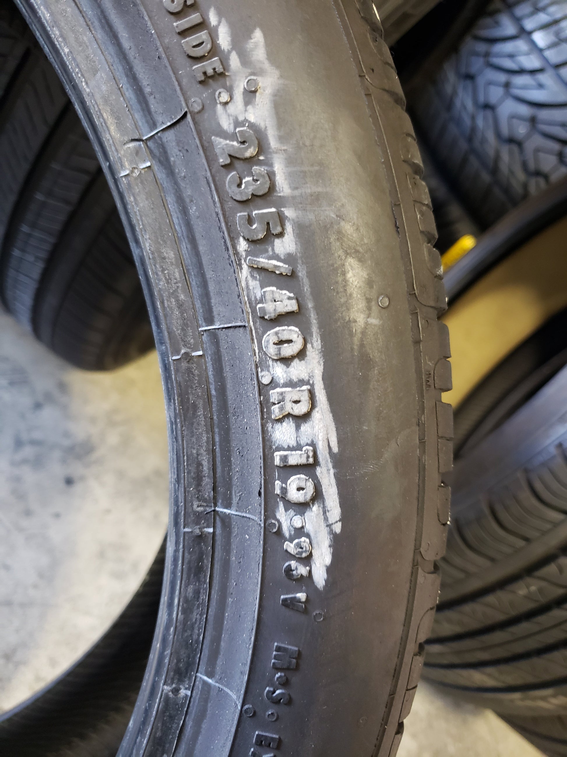 SINGLE 235/40R19 Continental Pure Contact LS 96 V XL - Premium Used Tires