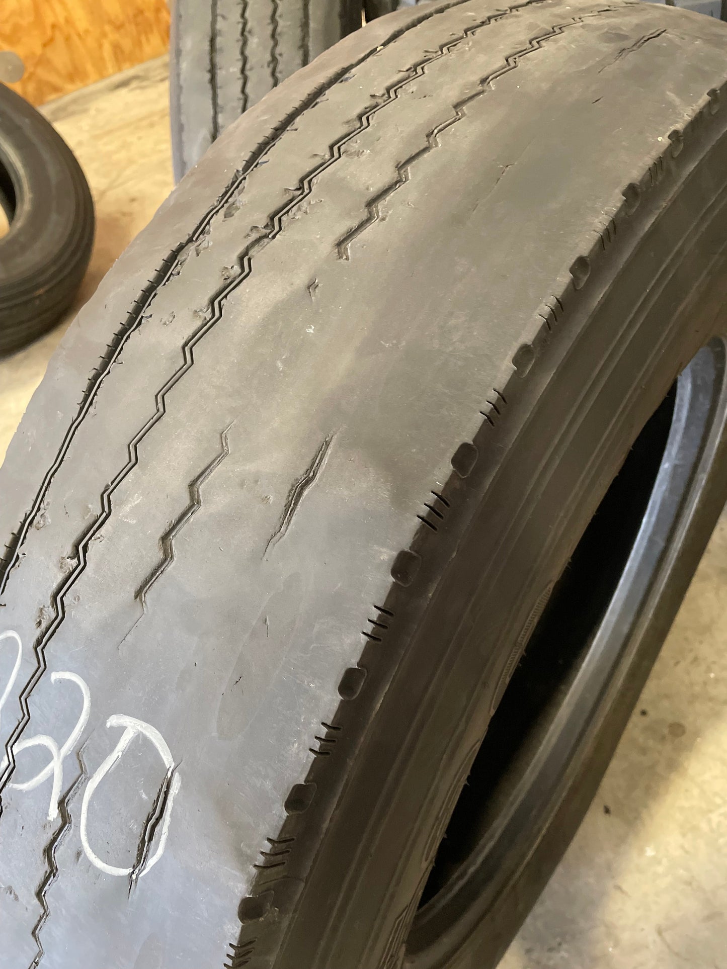 SET OF 6 11R24.5 DAYTON D520S/Regroovable - Case Perfect Condition 146/143L G - Used Tires