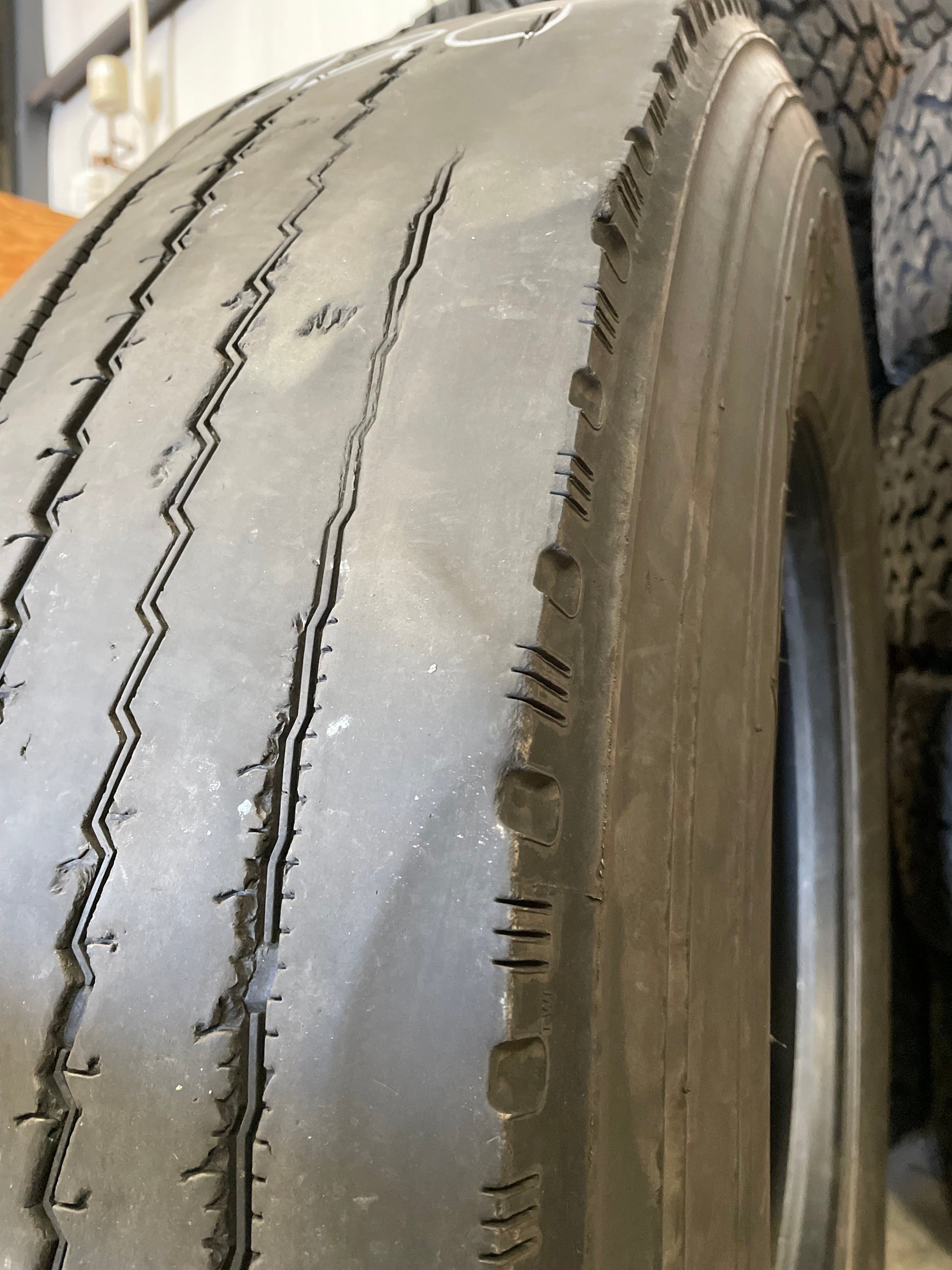 SET OF 6 11R24.5 DAYTON D520S/Regroovable - Case Perfect Condition 146/143L G - Used Tires