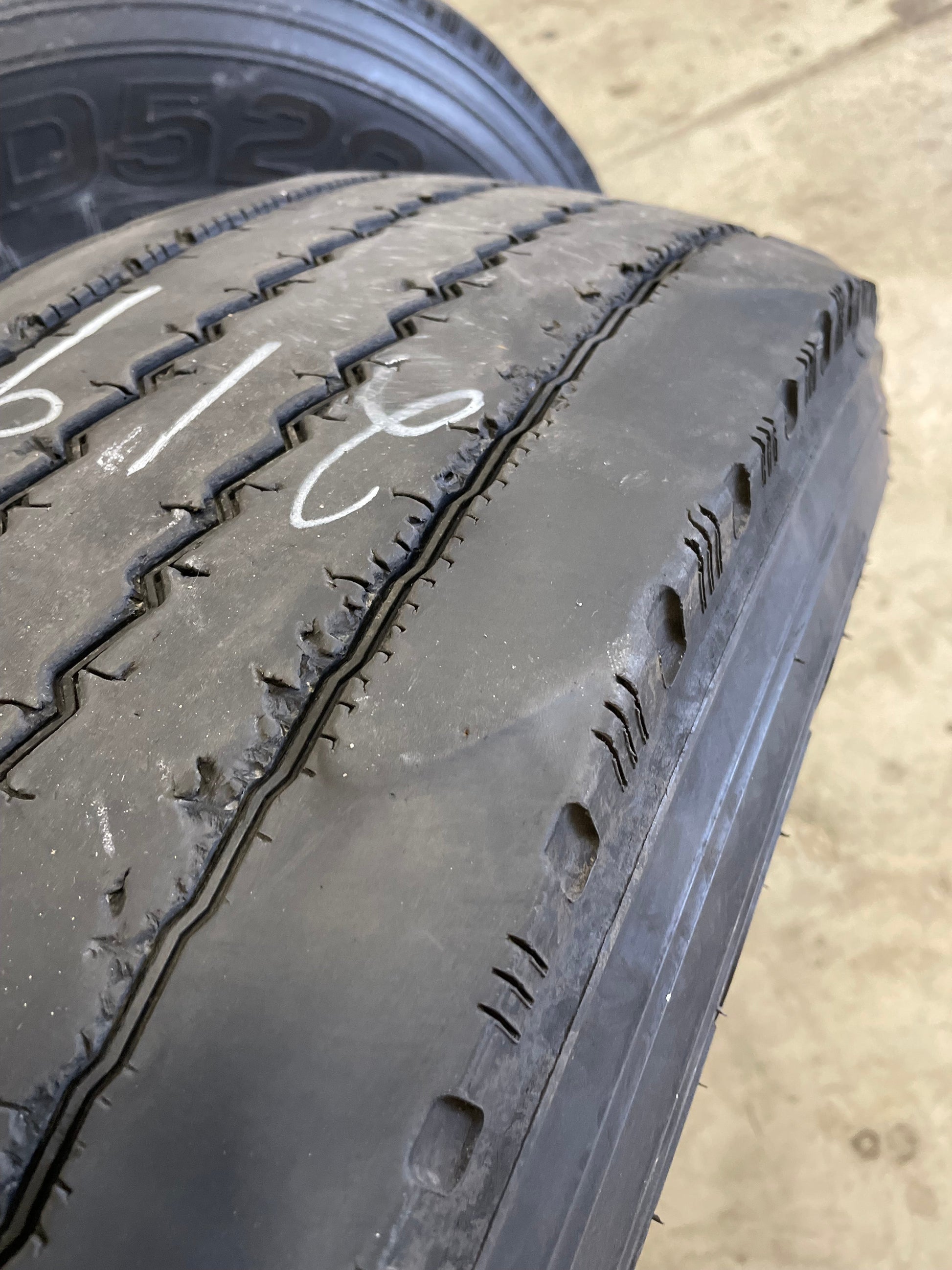 SET OF 6 11R24.5 DAYTON D520S/Regroovable - Case Perfect Condition 146/143L G - Used Tires