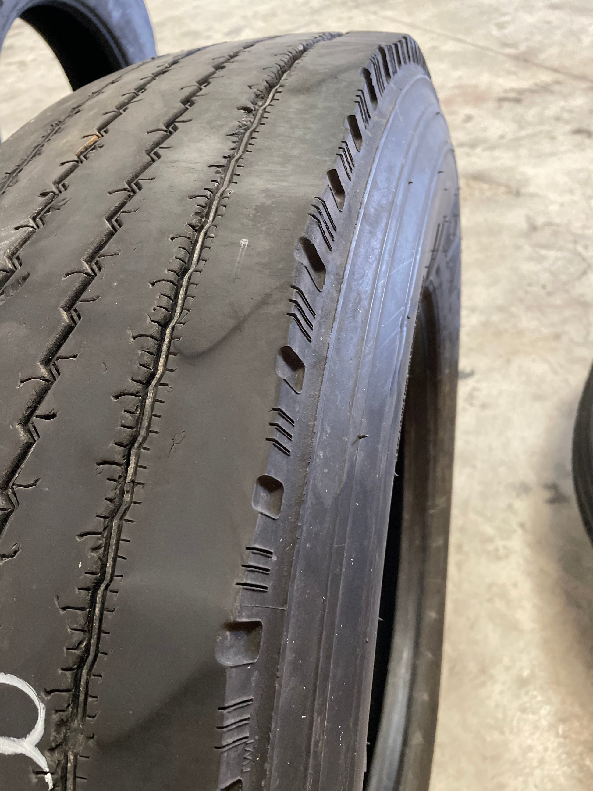 SET OF 6 11R24.5 DAYTON D520S/Regroovable - Case Perfect Condition 146/143L G - Used Tires