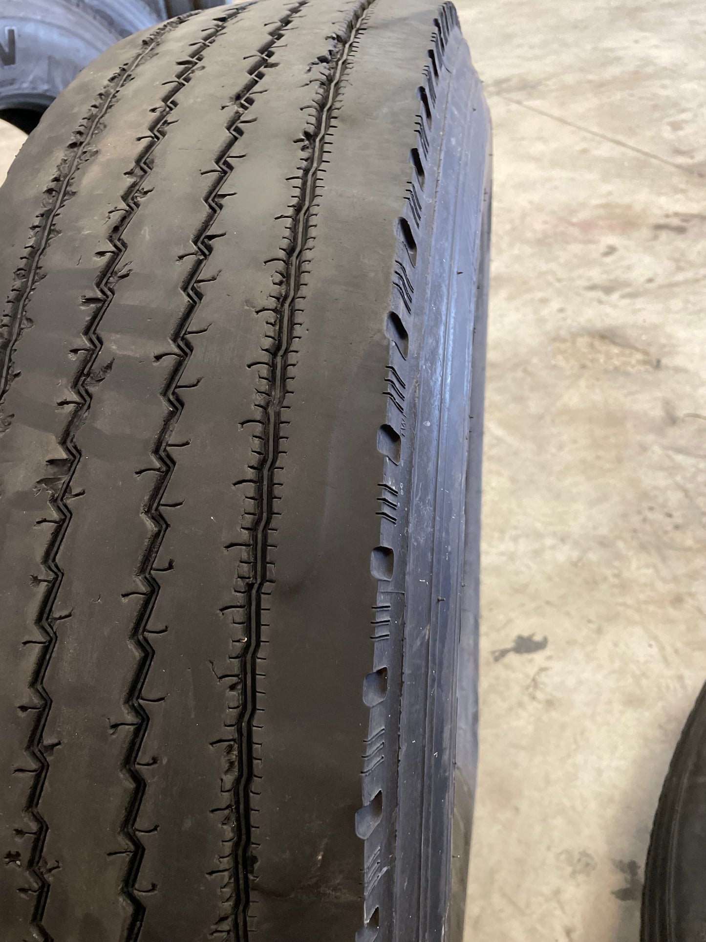 SET OF 6 11R24.5 DAYTON D520S/Regroovable - Case Perfect Condition 146/143L G - Used Tires