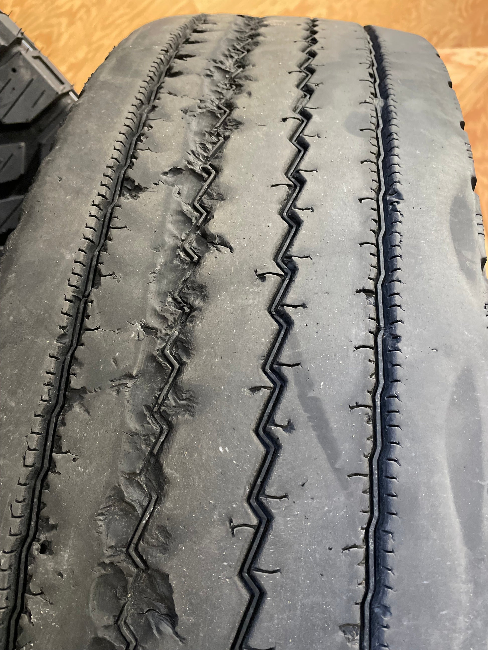 SET OF 6 11R24.5 DAYTON D520S/Regroovable - Case Perfect Condition 146/143L G - Used Tires