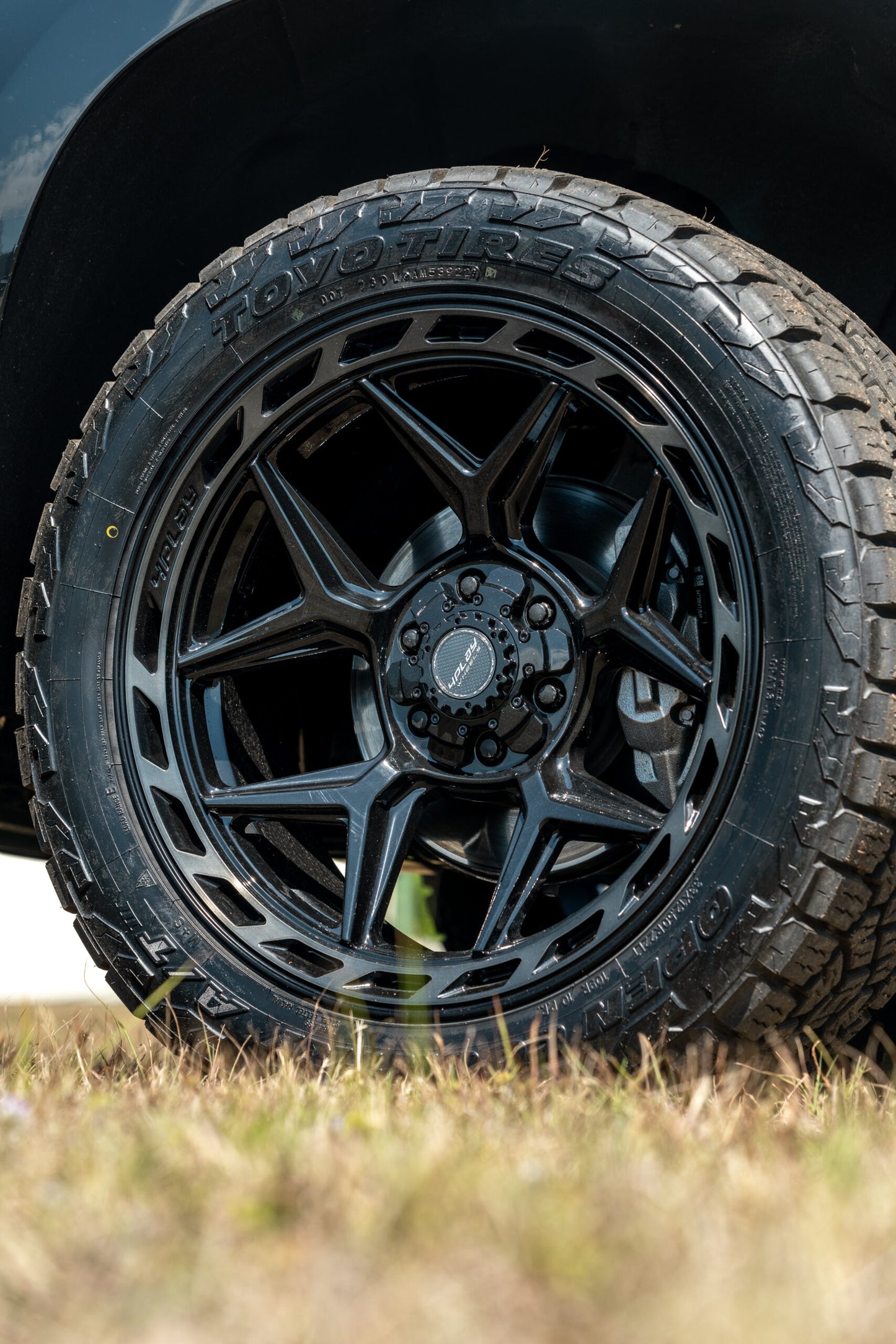 SET OF 4 WHEEL & TIRE PACKAGE | 4Play 4P55 20x10 -18 6x135/6x139.7 Gloss Black Brushed | 33x12.50R20 SureTrac Wide Climber R/T I