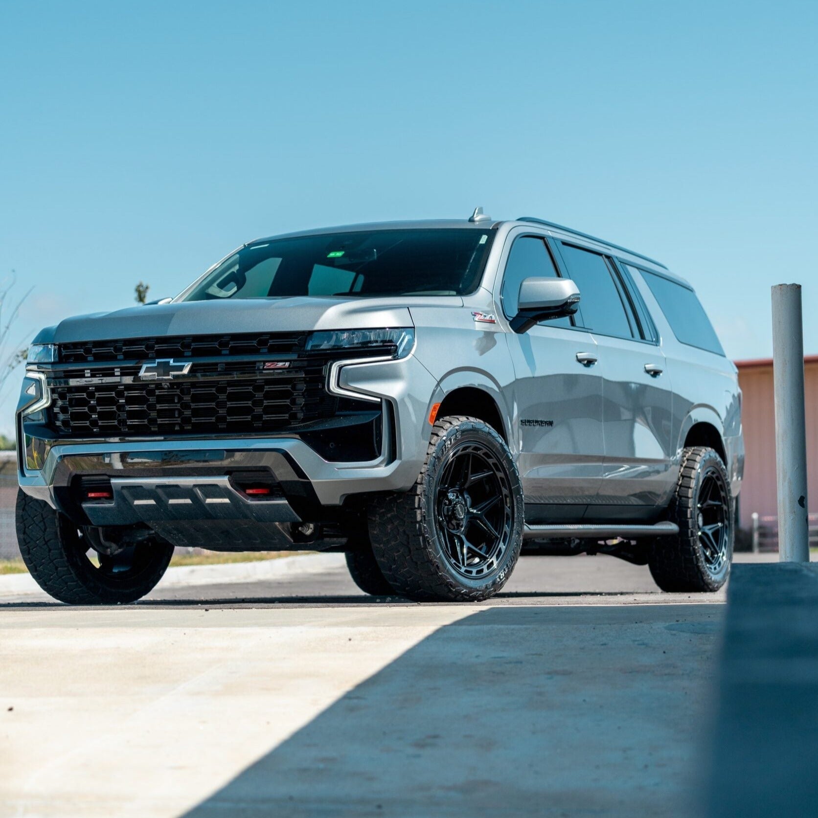 SET OF 4 WHEEL & TIRE PACKAGE | 4Play 4P55 22x12 -44 6x135/6x139.7 Gloss Black Brushed | 33x12.50R22 SureTrac Wide Climber R/T I