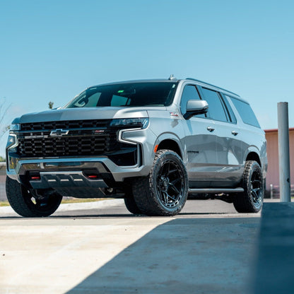 SET OF 4 WHEEL & TIRE PACKAGE | 4Play 4P55 22x12 -44 6x135/6x139.7 Gloss Black Brushed | 35x12.50R22 SureTrac Wide Climber R/T I