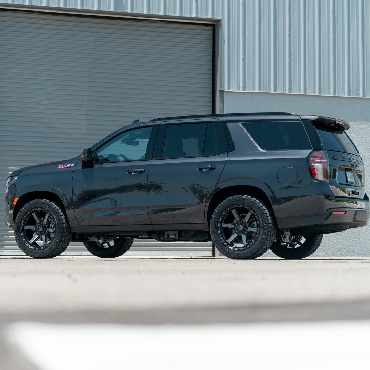 SET OF 4 WHEEL & TIRE PACKAGE | 4Play 4P63 20x10 -18 6x135/6x139.7 Gloss Black | 35x12.50R20 SureTrac Wide Climber R/T I