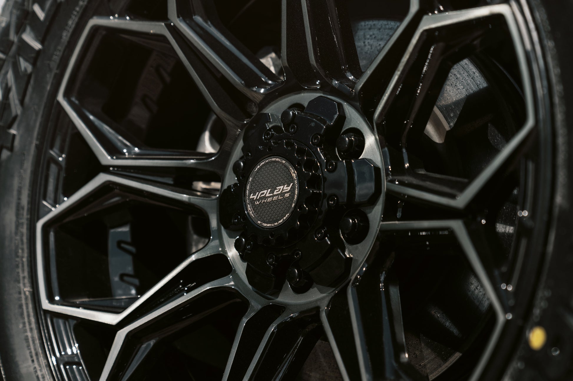 SET OF 4 WHEEL & TIRE PACKAGE | 4Play 4P83 20x10 -18 6x135/6x139.7 Gloss Black | P275/55R20 SureTrac Wide Climber R/T I