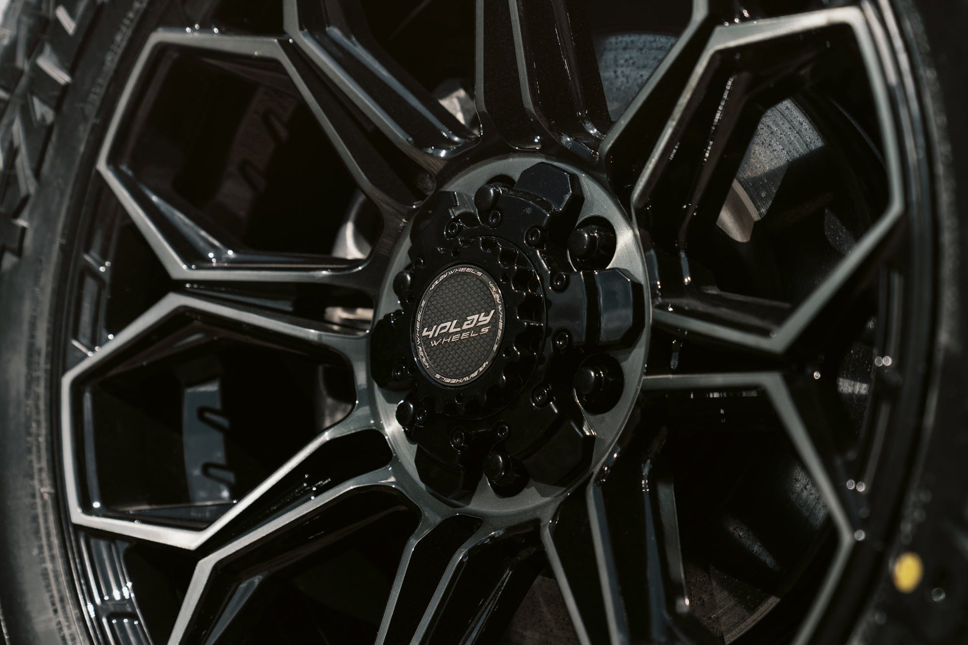 SET OF 4 WHEEL & TIRE PACKAGE | 4Play 4P83 20x10 -18 5x127/5x139.7 Gloss Black | 33x12.50R20 SureTrac Wide Climber R/T I