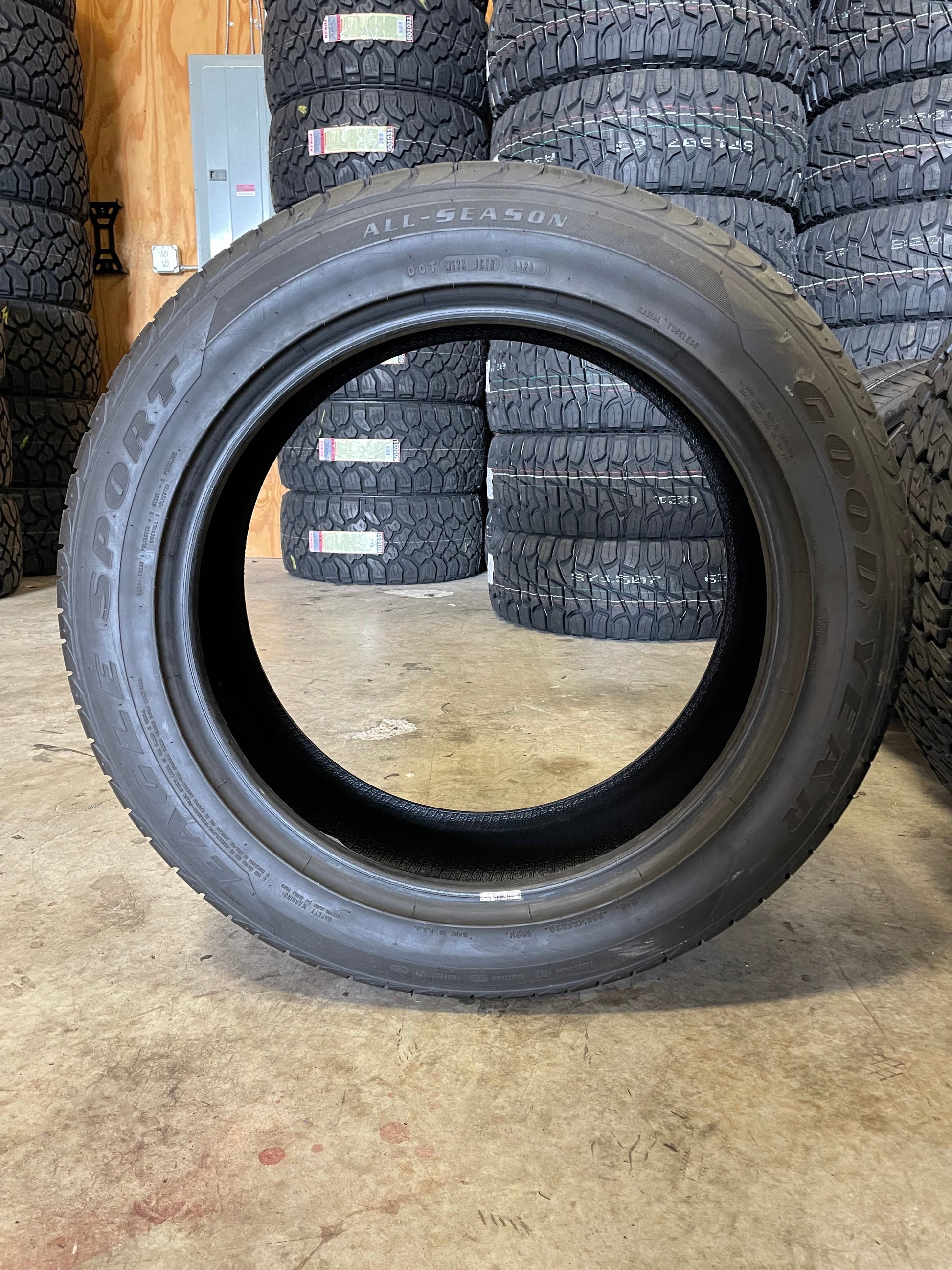 SINGLE 235/65R20 Goodyear Eagle Sport All-Season 102 V SL - Premium Used Tires