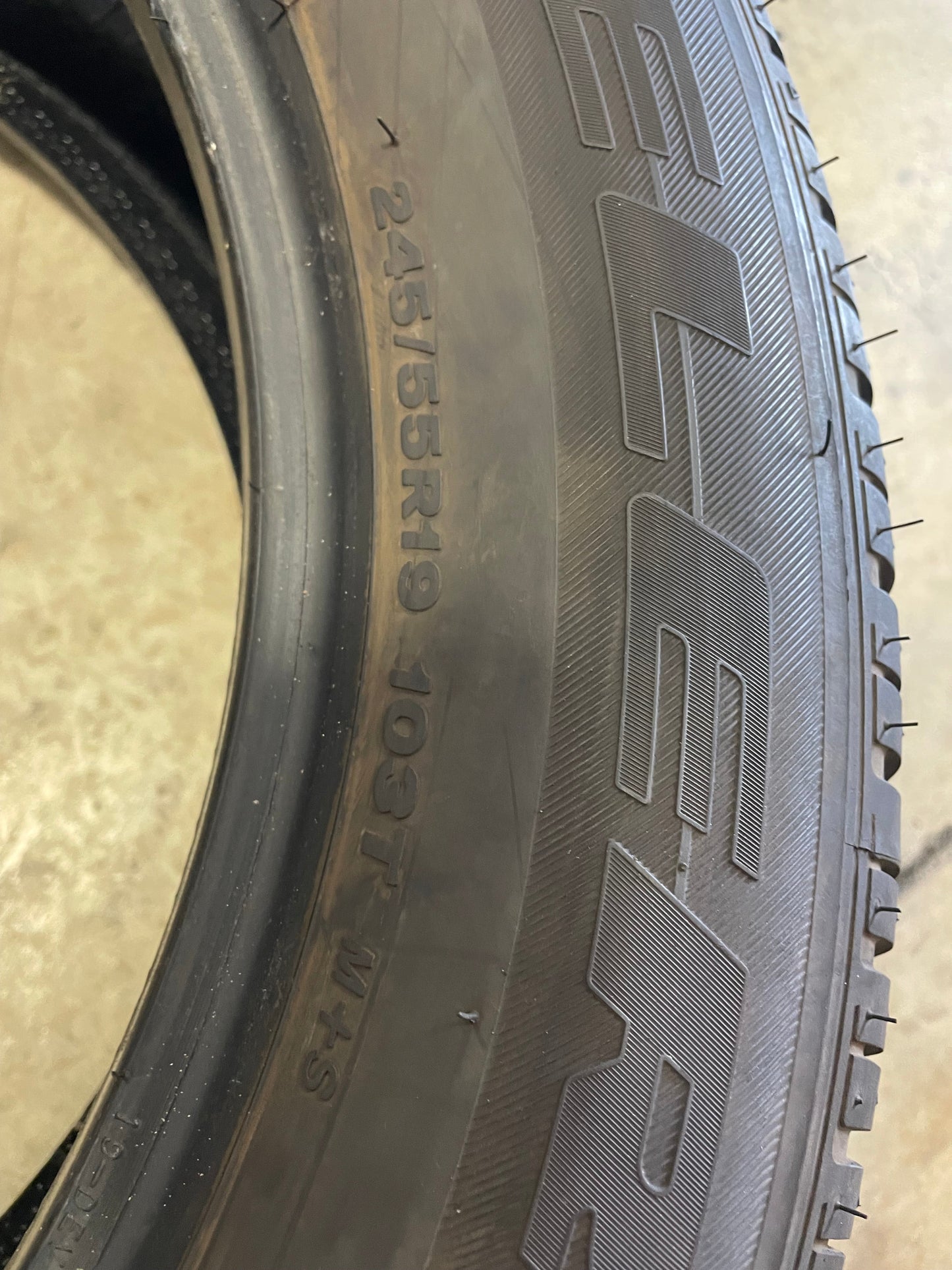 SINGLE 245/55R19 Bridgestone Dueler H/L 422 109 T XL - Premium Used Tires
