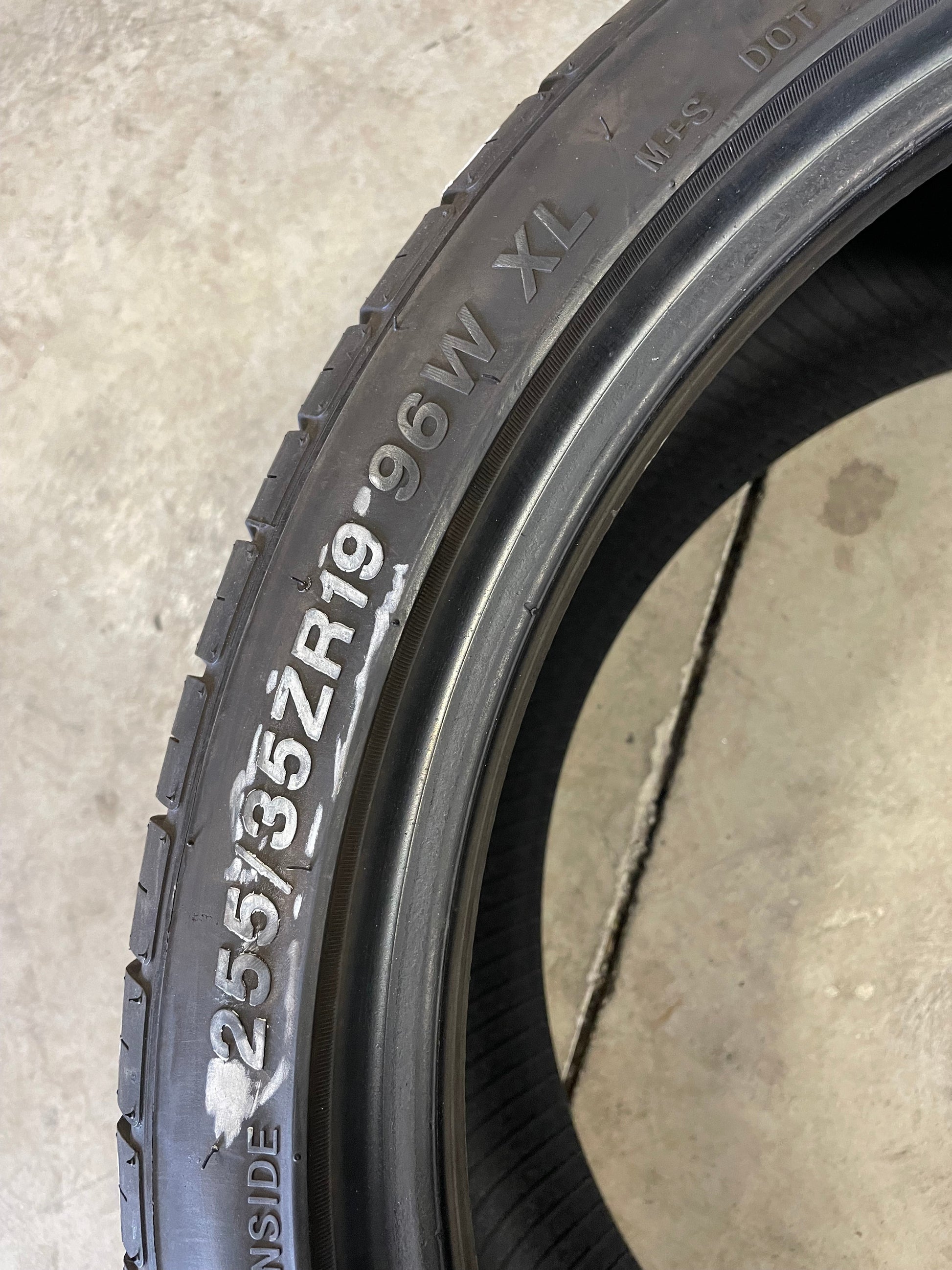 SINGLE 255/35ZR19 IronMan iMove Gen 2 AS 96 W XL - Premium Used Tires