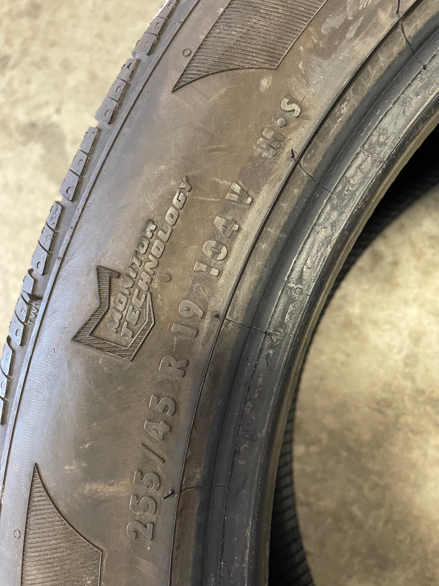 SINGLE 255/45R19 General Altimax RT43 104 V XL - Premium Used Tires