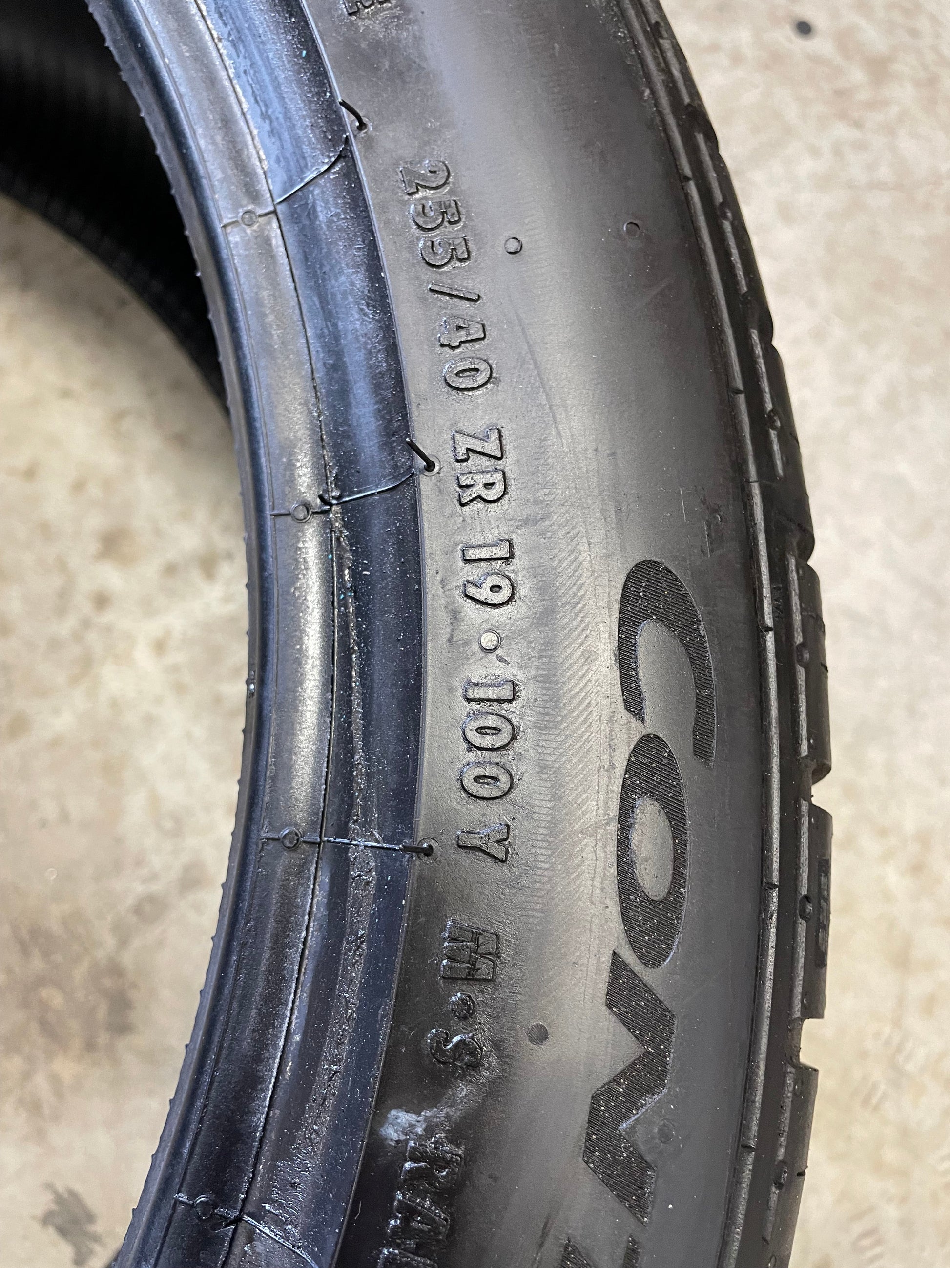 SINGLE 255/40R19 Continental Control Contanct 100 Y XL - Premium Used Tires