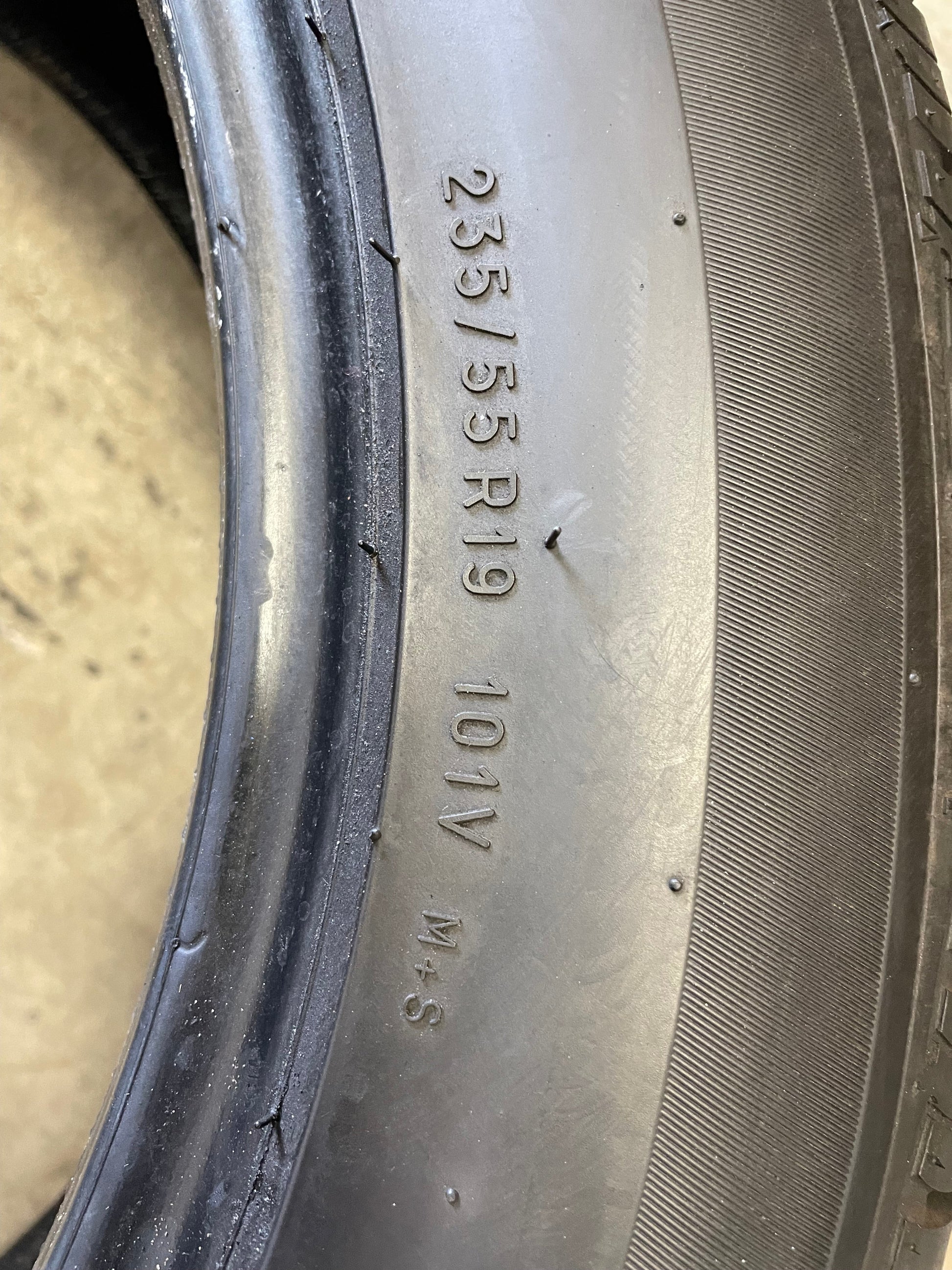 SET OF 2 235/55R19 Uniroyal Tiger Paw Touring A/S 101 V SL - Premium Used Tires